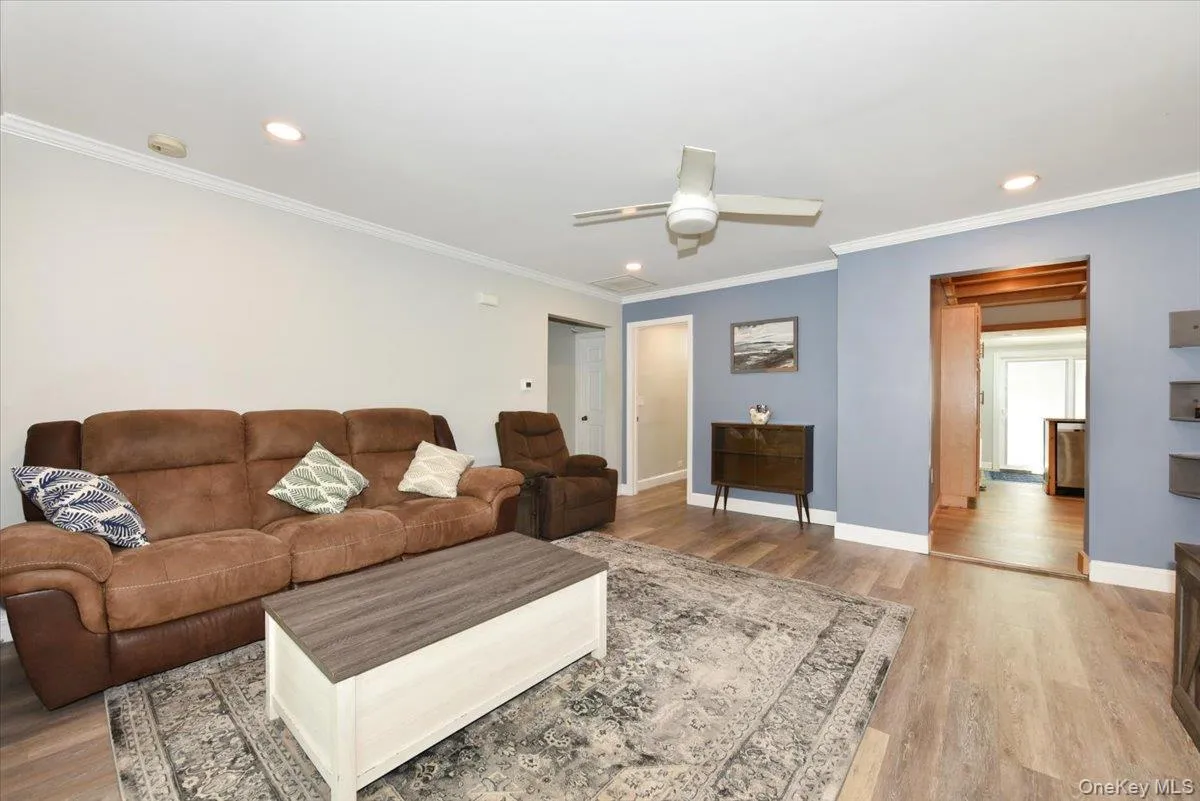 3 School Street, Islip, NY, 3 Bedrooms Bedrooms, 7 Rooms Rooms,2 BathroomsBathrooms,Residential,For Rent,School,0,1020646 3 School Street, Islip, NY, 3 Bedrooms Bedrooms, 7 Rooms Rooms,2 BathroomsBathrooms,Residential,For Rent,School,0,1020646