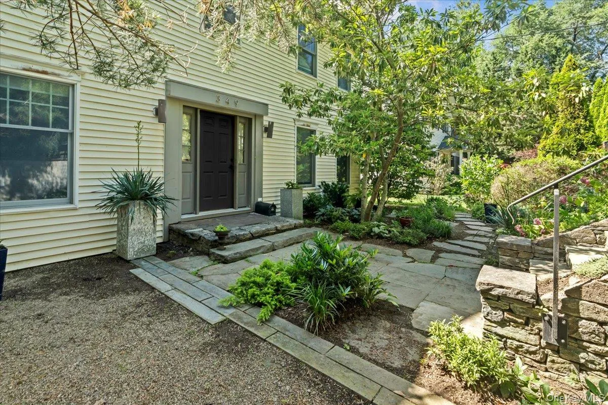 349 Warburton Avenue, Greenburgh, NY, 4 Bedrooms Bedrooms, 8 Rooms Rooms,3 BathroomsBathrooms,Residential Lease,For Rent,Warburton,0,1020650 349 Warburton Avenue, Greenburgh, NY, 4 Bedrooms Bedrooms, 8 Rooms Rooms,3 BathroomsBathrooms,Residential Lease,For Rent,Warburton,0,1020650