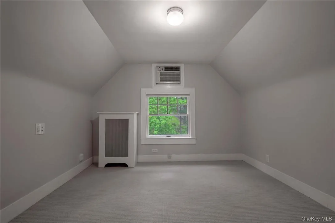 Ideal Office or Nannys Bedroom on 3rd floor with bath Ideal Office or Nannys Bedroom on 3rd floor with bath