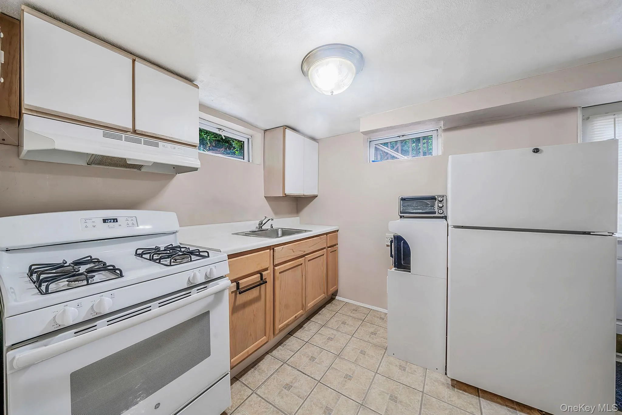 18 Edi Avenue, Oyster Bay, NY, 3 Bedrooms Bedrooms, 7 Rooms Rooms,2 BathroomsBathrooms,Residential,For Rent,Edi,0,1020656 18 Edi Avenue, Oyster Bay, NY, 3 Bedrooms Bedrooms, 7 Rooms Rooms,2 BathroomsBathrooms,Residential,For Rent,Edi,0,1020656