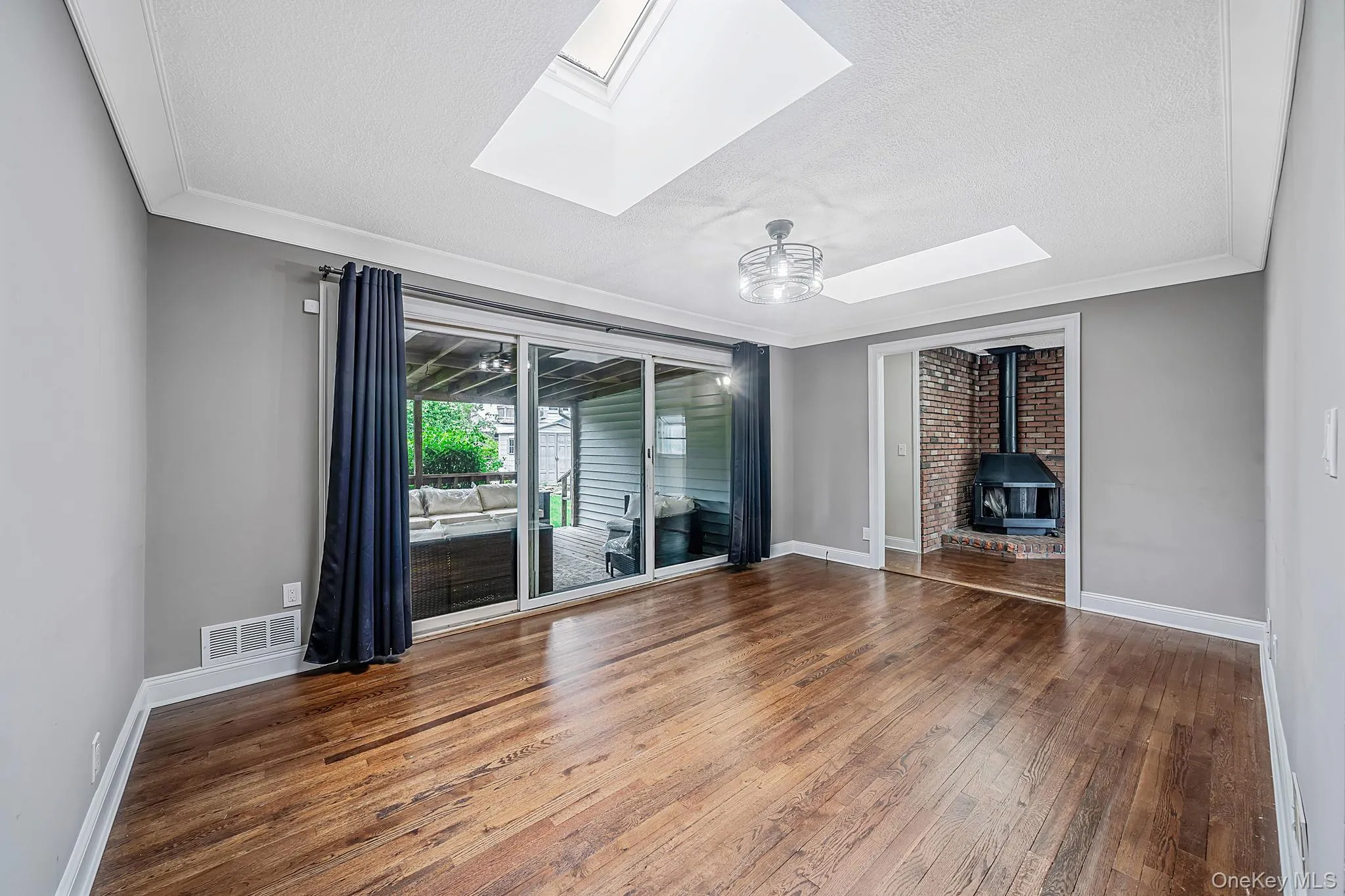 18 Edi Avenue, Oyster Bay, NY, 3 Bedrooms Bedrooms, 7 Rooms Rooms,2 BathroomsBathrooms,Residential,For Rent,Edi,0,1020656 18 Edi Avenue, Oyster Bay, NY, 3 Bedrooms Bedrooms, 7 Rooms Rooms,2 BathroomsBathrooms,Residential,For Rent,Edi,0,1020656