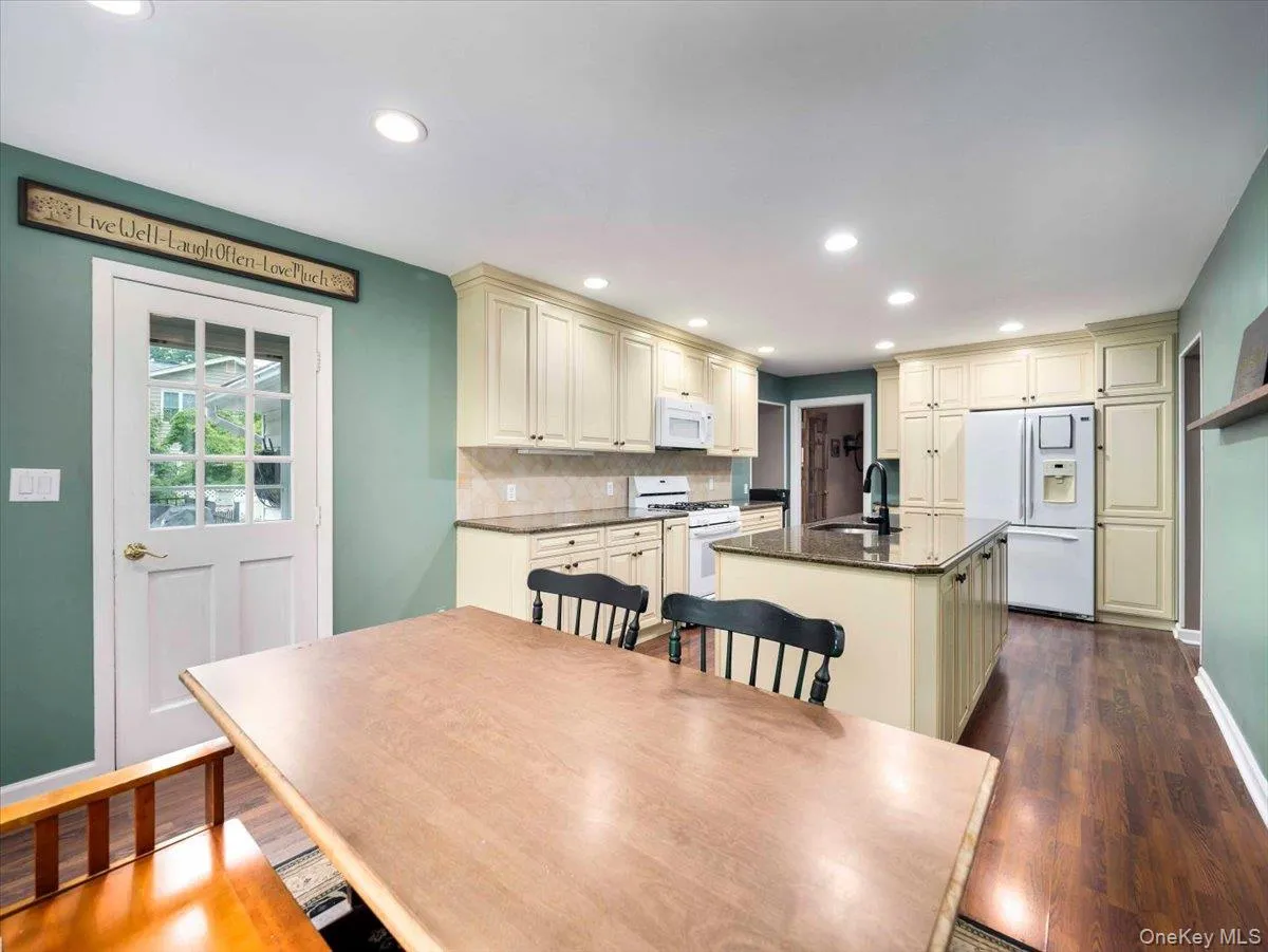 44 Oriole Street, Orangetown, NY, 3 Bedrooms Bedrooms, 7 Rooms Rooms,2 BathroomsBathrooms,Residential,For Rent,Oriole,0,1020660 44 Oriole Street, Orangetown, NY, 3 Bedrooms Bedrooms, 7 Rooms Rooms,2 BathroomsBathrooms,Residential,For Rent,Oriole,0,1020660