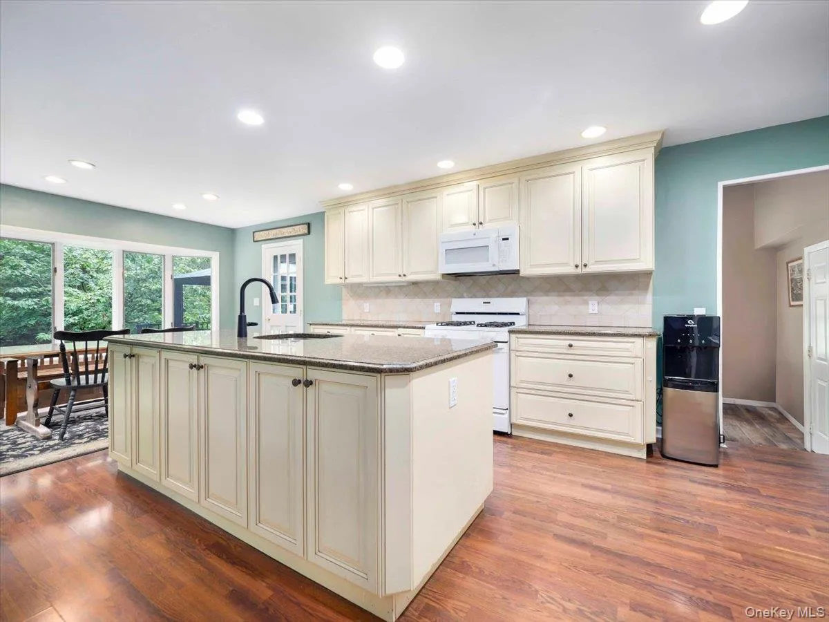 44 Oriole Street, Orangetown, NY, 3 Bedrooms Bedrooms, 7 Rooms Rooms,2 BathroomsBathrooms,Residential,For Rent,Oriole,0,1020660 44 Oriole Street, Orangetown, NY, 3 Bedrooms Bedrooms, 7 Rooms Rooms,2 BathroomsBathrooms,Residential,For Rent,Oriole,0,1020660