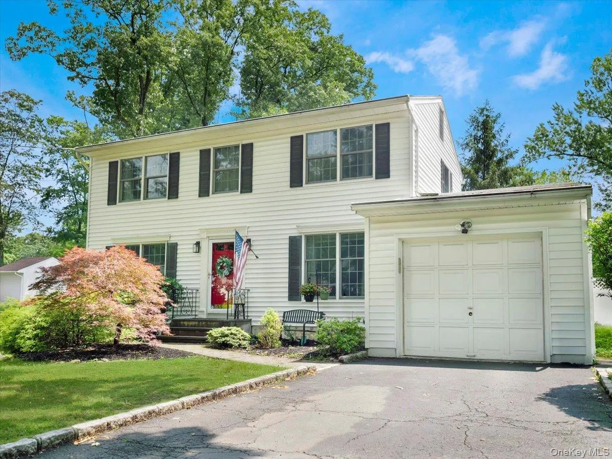 44 Oriole Street, Orangetown, NY, 3 Bedrooms Bedrooms, 7 Rooms Rooms,2 BathroomsBathrooms,Residential,For Rent,Oriole,0,1020660 44 Oriole Street, Orangetown, NY, 3 Bedrooms Bedrooms, 7 Rooms Rooms,2 BathroomsBathrooms,Residential,For Rent,Oriole,0,1020660