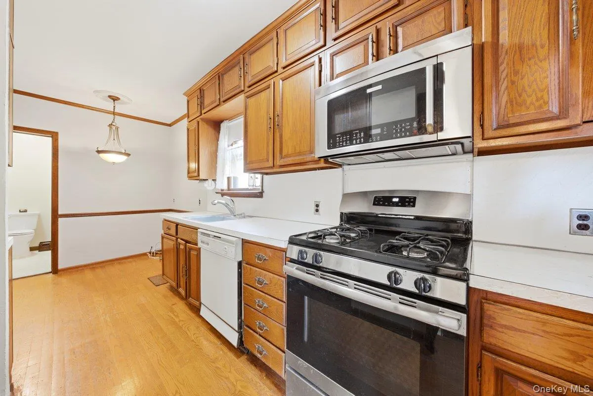 24 Cooper Street, Yonkers, NY, 2 Bedrooms Bedrooms, 7 Rooms Rooms,1 BathroomBathrooms,Residential,For Rent,Cooper,0,1020662 24 Cooper Street, Yonkers, NY, 2 Bedrooms Bedrooms, 7 Rooms Rooms,1 BathroomBathrooms,Residential,For Rent,Cooper,0,1020662