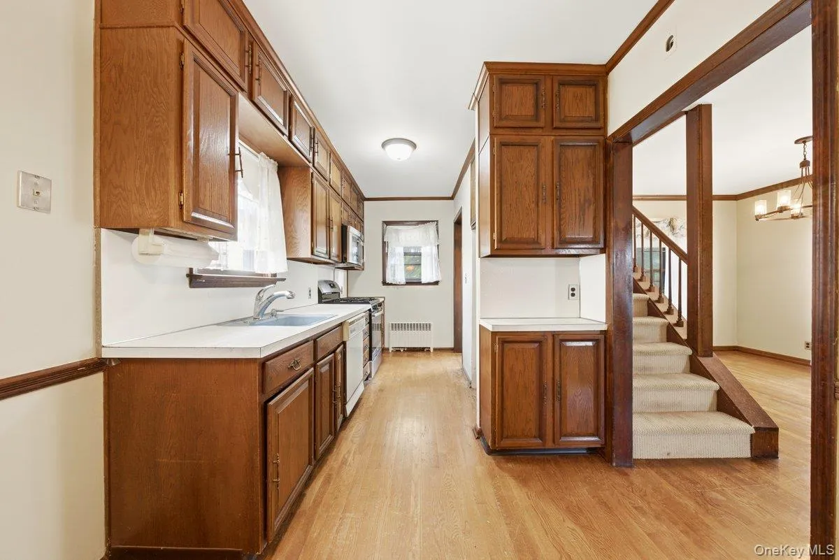Eat-in-Kitchen with dining area Eat-in-Kitchen with dining area