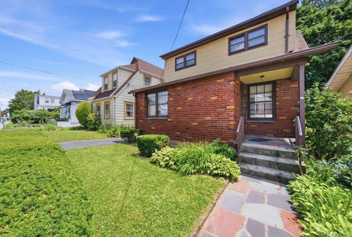 24 Cooper Street, Yonkers, NY, 2 Bedrooms Bedrooms, 7 Rooms Rooms,1 BathroomBathrooms,Residential,For Rent,Cooper,0,1020662 24 Cooper Street, Yonkers, NY, 2 Bedrooms Bedrooms, 7 Rooms Rooms,1 BathroomBathrooms,Residential,For Rent,Cooper,0,1020662