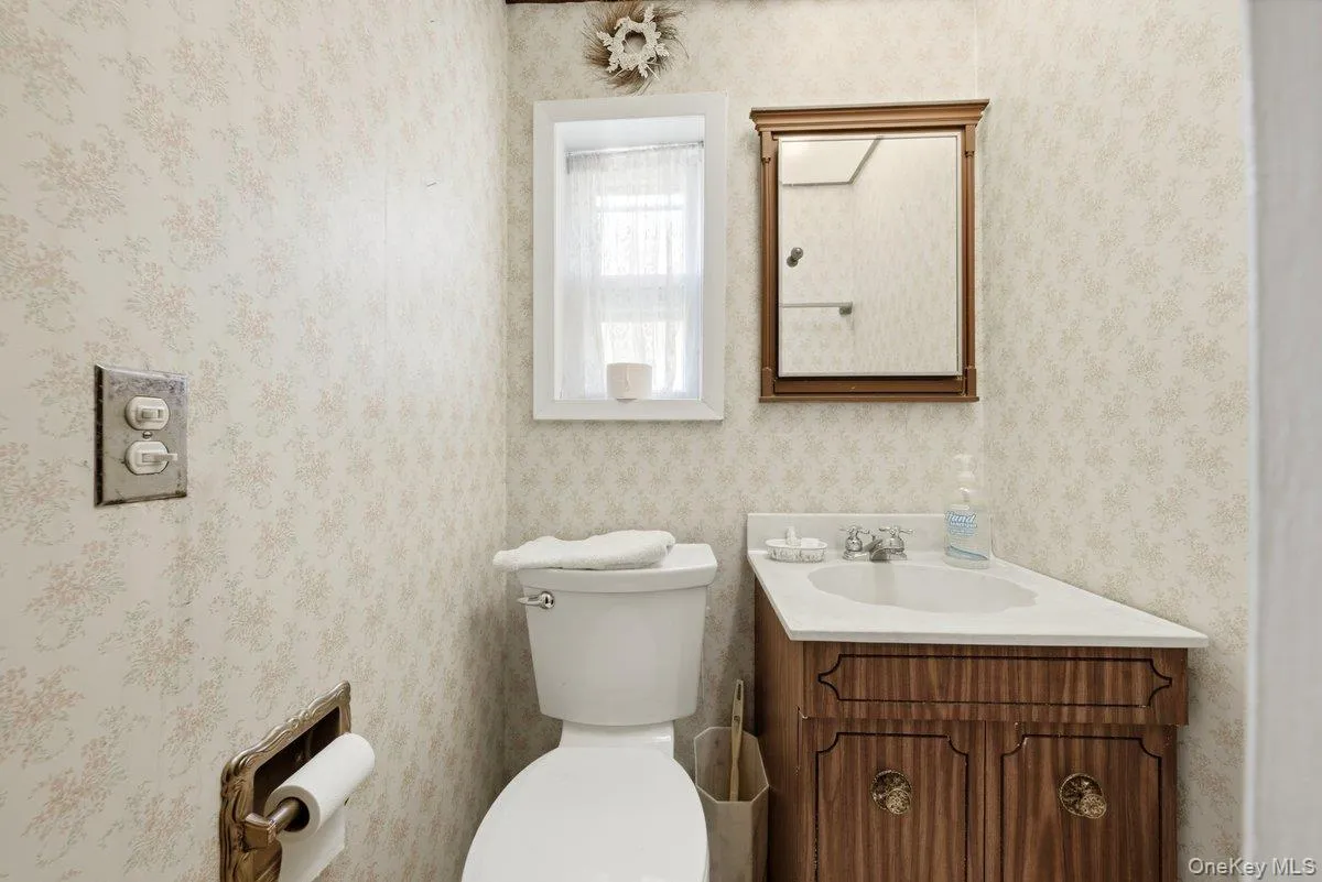 Second Floor-Powder room Second Floor-Powder room
