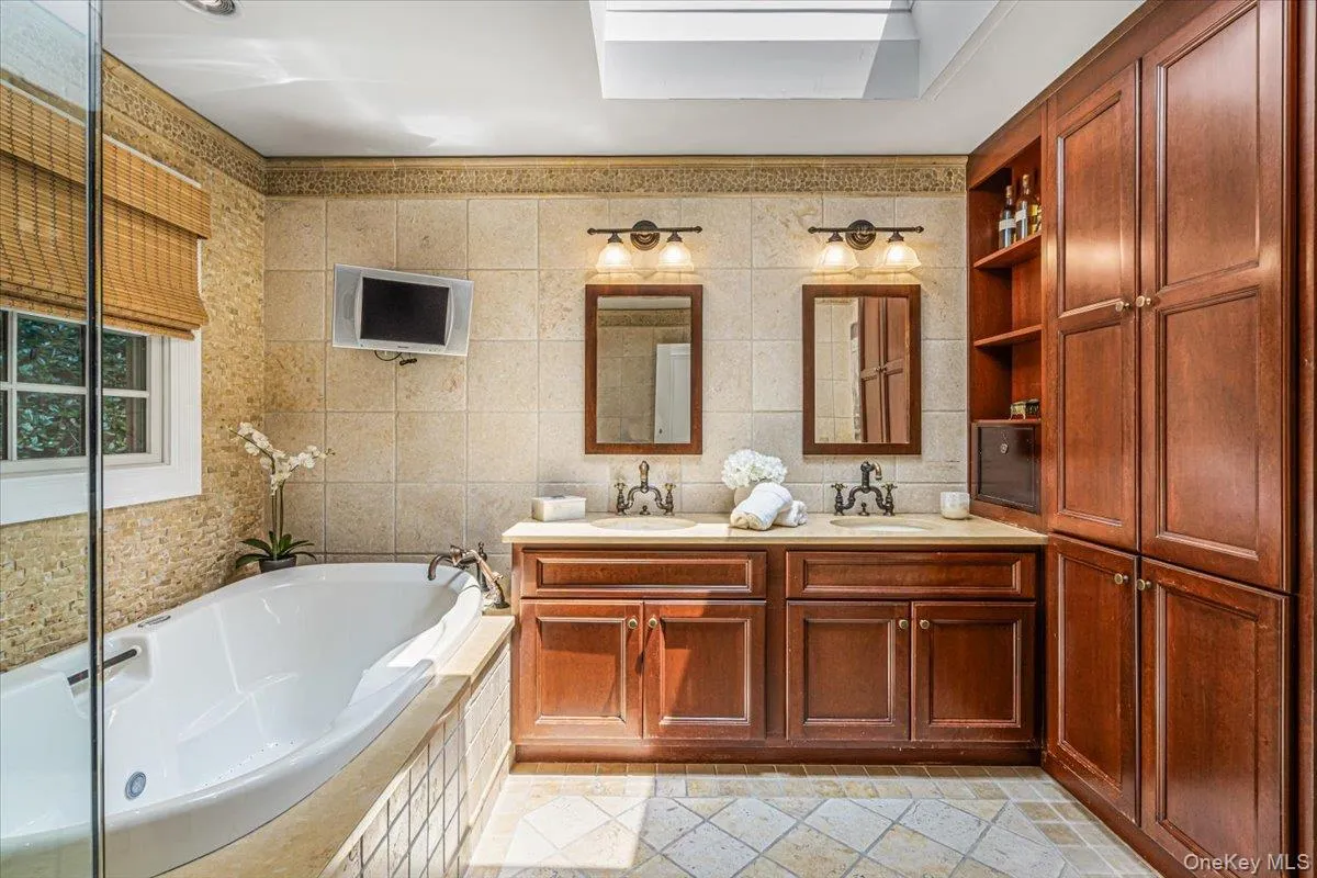 39 Cherry Lane, Oyster Bay, NY, 5 Bedrooms Bedrooms, 9 Rooms Rooms,5 BathroomsBathrooms,Residential,For Rent,Cherry,0,1020663 39 Cherry Lane, Oyster Bay, NY, 5 Bedrooms Bedrooms, 9 Rooms Rooms,5 BathroomsBathrooms,Residential,For Rent,Cherry,0,1020663