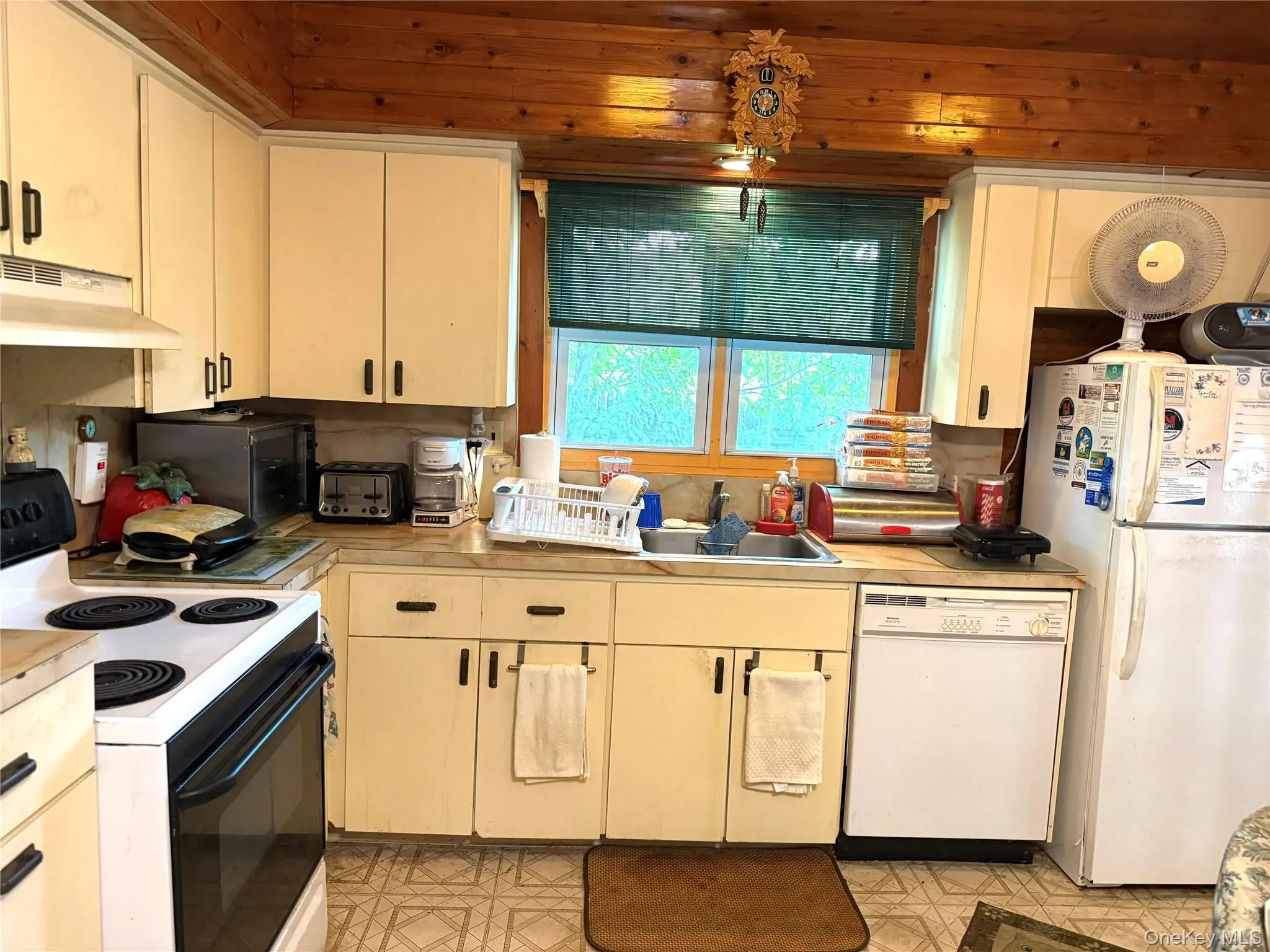 70 Brushwood Drive, Brookhaven, NY, 2 Bedrooms Bedrooms, 6 Rooms Rooms,1 BathroomBathrooms,Residential,For Rent,Brushwood,0,1020668 70 Brushwood Drive, Brookhaven, NY, 2 Bedrooms Bedrooms, 6 Rooms Rooms,1 BathroomBathrooms,Residential,For Rent,Brushwood,0,1020668