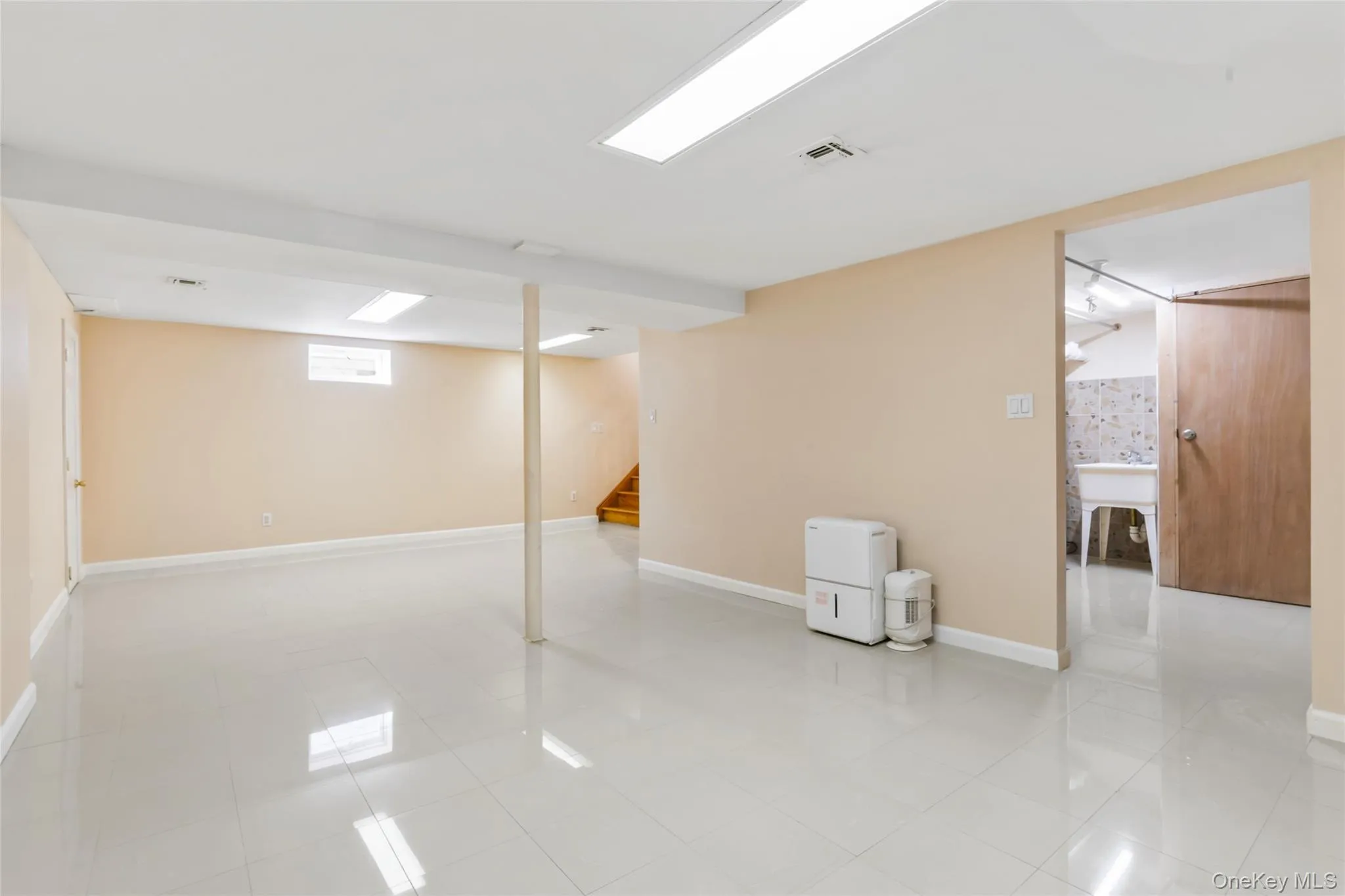 20 Heywood Street, Hempstead, NY, 5 Bedrooms Bedrooms, 7 Rooms Rooms,4 BathroomsBathrooms,Residential,For Rent,Heywood,0,1020669 20 Heywood Street, Hempstead, NY, 5 Bedrooms Bedrooms, 7 Rooms Rooms,4 BathroomsBathrooms,Residential,For Rent,Heywood,0,1020669