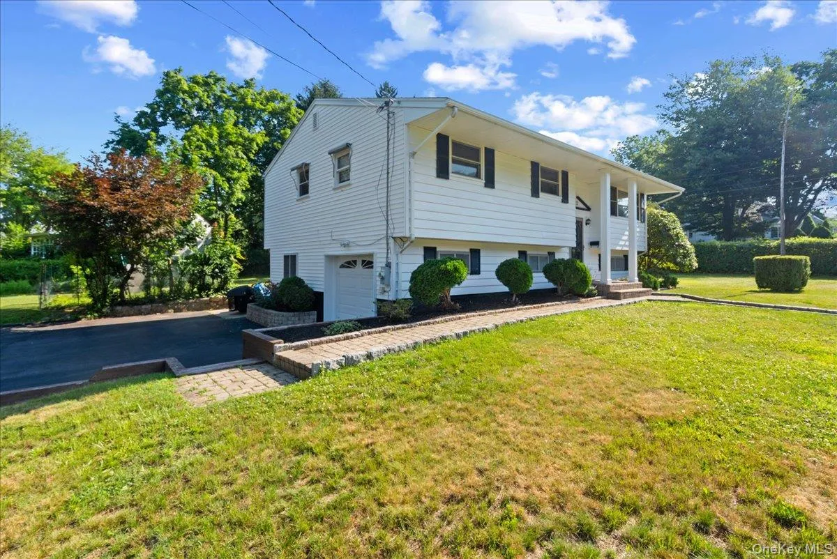 12 Flitt Street, Clarkstown, NY, 4 Bedrooms Bedrooms, 8 Rooms Rooms,2 BathroomsBathrooms,Residential,For Rent,Flitt,0,1020671 12 Flitt Street, Clarkstown, NY, 4 Bedrooms Bedrooms, 8 Rooms Rooms,2 BathroomsBathrooms,Residential,For Rent,Flitt,0,1020671