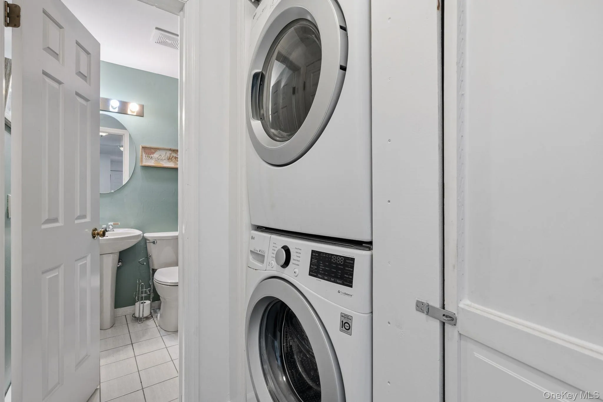 194 Jersey Avenue, Warwick (town), NY, 2 Bedrooms Bedrooms, 5 Rooms Rooms,2 BathroomsBathrooms,Residential Lease,For Rent,Jersey,0,1020673 194 Jersey Avenue, Warwick (town), NY, 2 Bedrooms Bedrooms, 5 Rooms Rooms,2 BathroomsBathrooms,Residential Lease,For Rent,Jersey,0,1020673