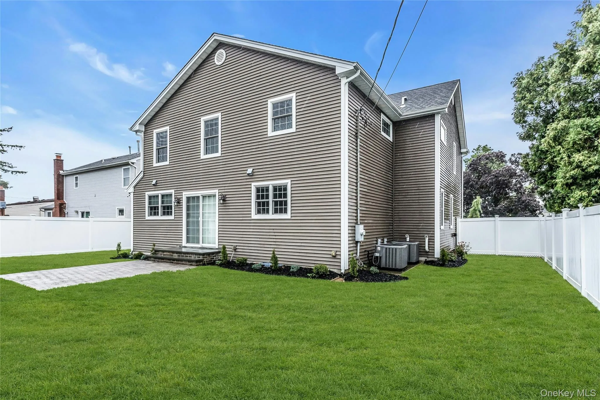17 Vera Avenue, Oyster Bay, NY, 4 Bedrooms Bedrooms, 11 Rooms Rooms,3 BathroomsBathrooms,Residential,For Rent,Vera,0,1020683 17 Vera Avenue, Oyster Bay, NY, 4 Bedrooms Bedrooms, 11 Rooms Rooms,3 BathroomsBathrooms,Residential,For Rent,Vera,0,1020683