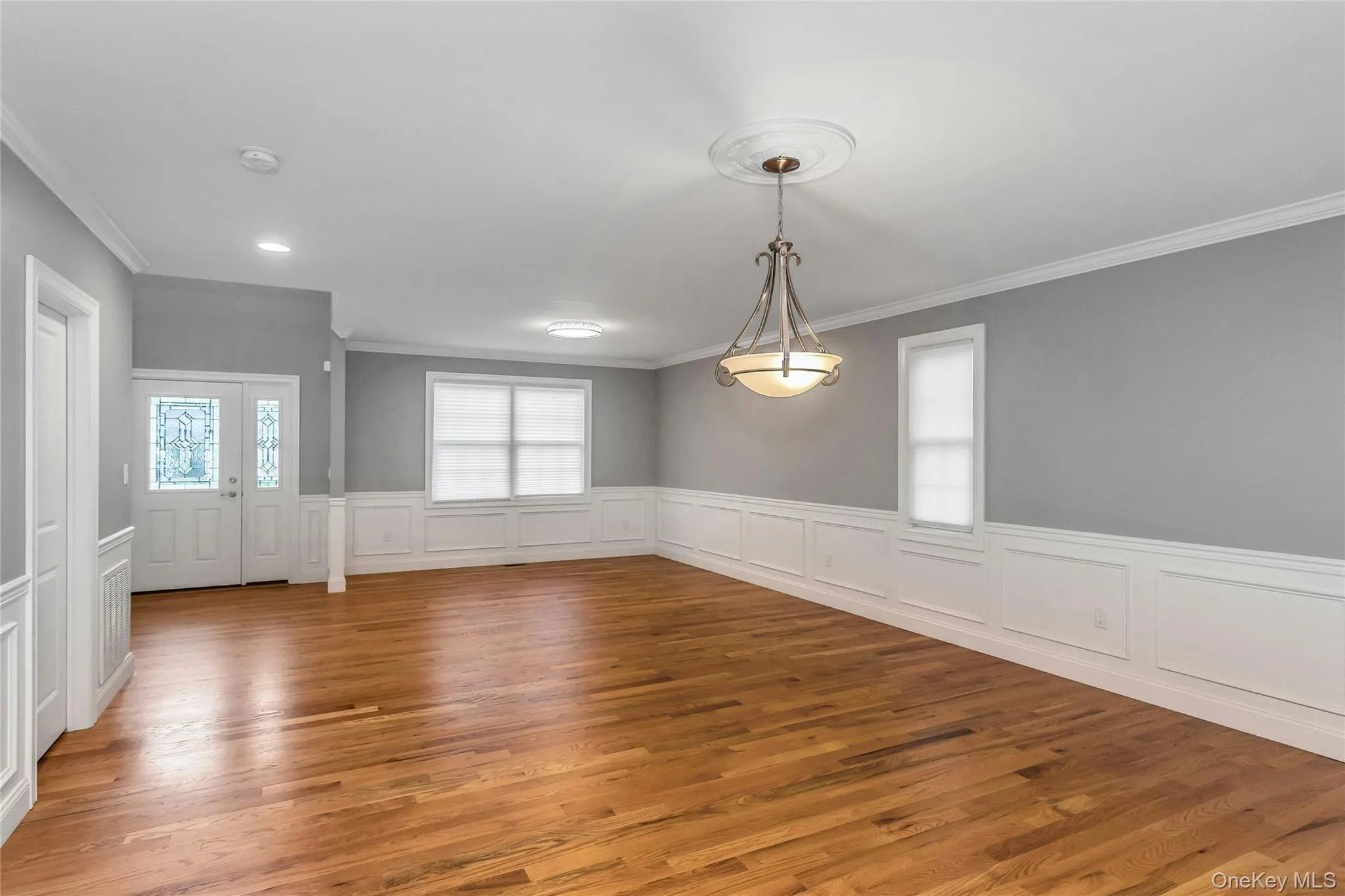 17 Vera Avenue, Oyster Bay, NY, 4 Bedrooms Bedrooms, 11 Rooms Rooms,3 BathroomsBathrooms,Residential,For Rent,Vera,0,1020683 17 Vera Avenue, Oyster Bay, NY, 4 Bedrooms Bedrooms, 11 Rooms Rooms,3 BathroomsBathrooms,Residential,For Rent,Vera,0,1020683