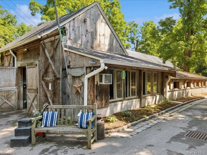 386 Bread And Cheese Hollow Road, Huntington, NY, 5 Bedrooms Bedrooms, 10 Rooms Rooms,2 BathroomsBathrooms,Residential,For Rent,Bread And Cheese Hollow,0,1020684 386 Bread And Cheese Hollow Road, Huntington, NY, 5 Bedrooms Bedrooms, 10 Rooms Rooms,2 BathroomsBathrooms,Residential,For Rent,Bread And Cheese Hollow,0,1020684