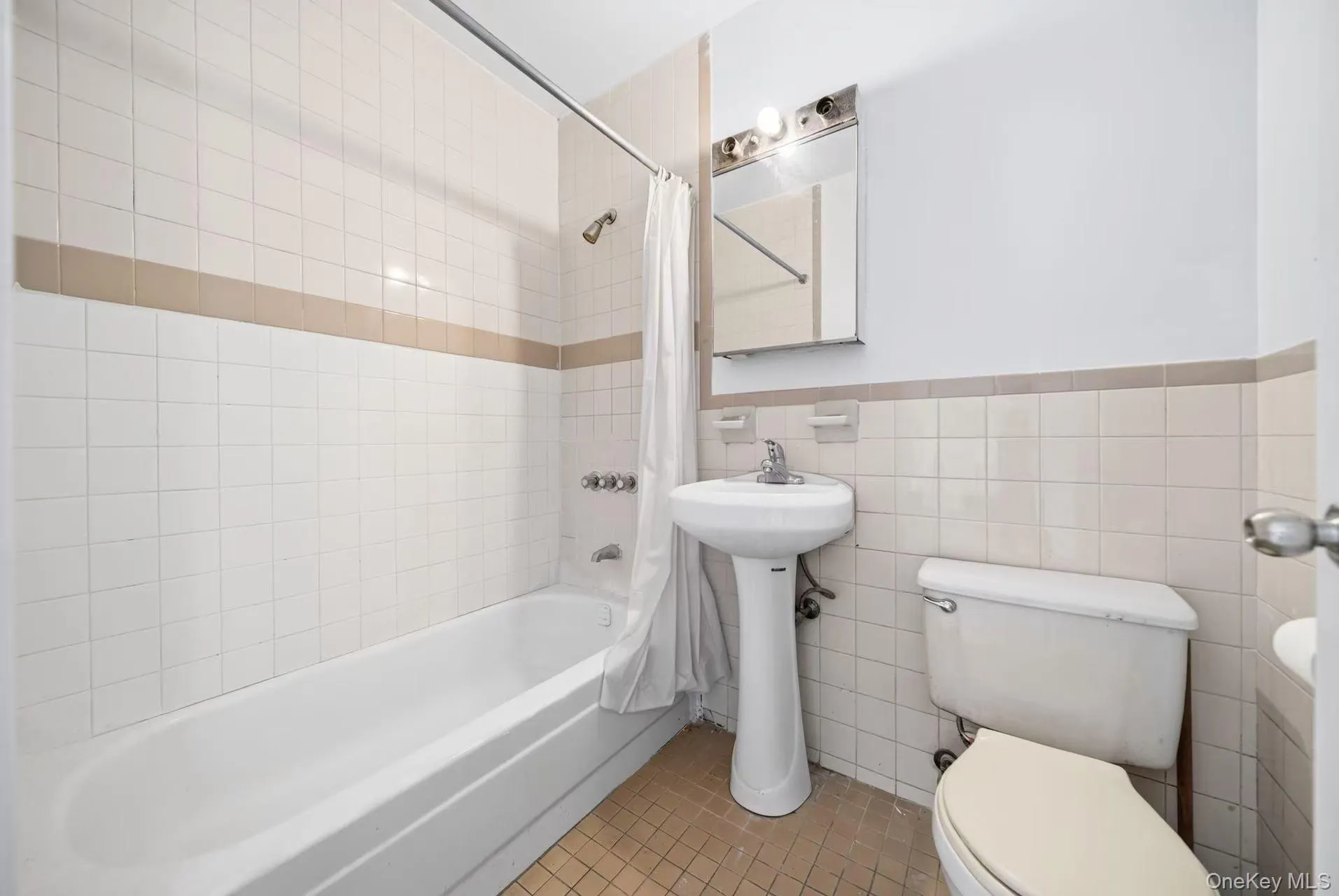 42-60 Colden Street, New York, NY, 2 Bedrooms Bedrooms, 5 Rooms Rooms,2 BathroomsBathrooms,Residential,For Rent,Colden,0,1020692 42-60 Colden Street, New York, NY, 2 Bedrooms Bedrooms, 5 Rooms Rooms,2 BathroomsBathrooms,Residential,For Rent,Colden,0,1020692