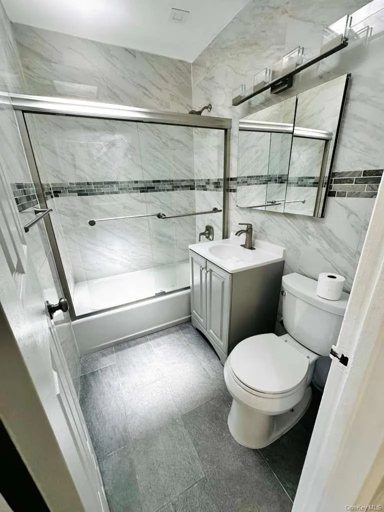 25-33 77th, New York, NY, 2 Bedrooms Bedrooms, 3 Rooms Rooms,1 BathroomBathrooms,Residential Lease,For Rent,77th,0,1020693 25-33 77th, New York, NY, 2 Bedrooms Bedrooms, 3 Rooms Rooms,1 BathroomBathrooms,Residential Lease,For Rent,77th,0,1020693