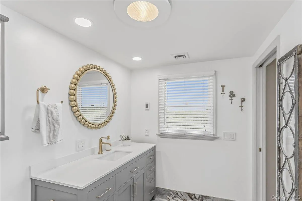 72 Circle Drive, Babylon, NY, 4 Bedrooms Bedrooms, 12 Rooms Rooms,3 BathroomsBathrooms,Residential,For Rent,Circle,0,1020694 72 Circle Drive, Babylon, NY, 4 Bedrooms Bedrooms, 12 Rooms Rooms,3 BathroomsBathrooms,Residential,For Rent,Circle,0,1020694