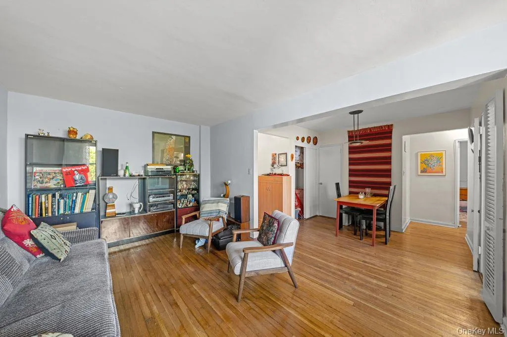 31-85 Crescent Street, New York, NY, 1 Bedroom Bedrooms, 4 Rooms Rooms,1 BathroomBathrooms,Residential,For Rent,Crescent,0,1020703 31-85 Crescent Street, New York, NY, 1 Bedroom Bedrooms, 4 Rooms Rooms,1 BathroomBathrooms,Residential,For Rent,Crescent,0,1020703