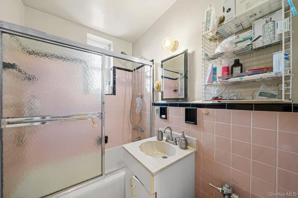 31-85 Crescent Street, New York, NY, 1 Bedroom Bedrooms, 4 Rooms Rooms,1 BathroomBathrooms,Residential,For Rent,Crescent,0,1020703 31-85 Crescent Street, New York, NY, 1 Bedroom Bedrooms, 4 Rooms Rooms,1 BathroomBathrooms,Residential,For Rent,Crescent,0,1020703