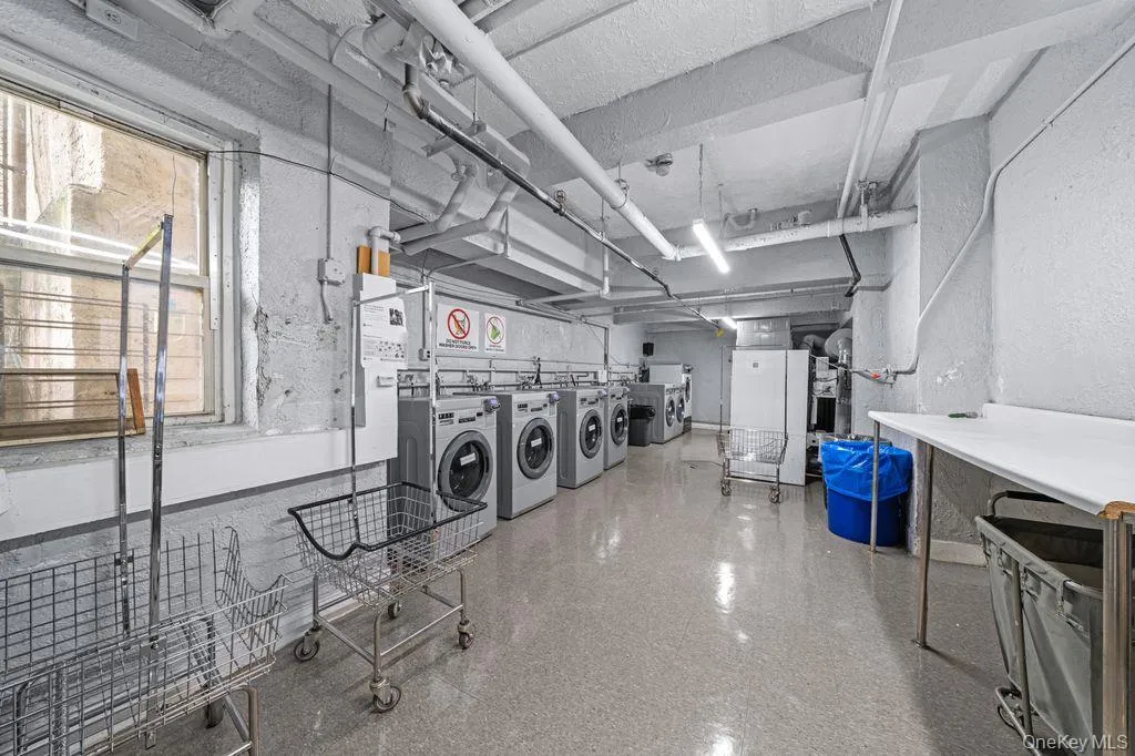 31-85 Crescent Street, New York, NY, 1 Bedroom Bedrooms, 4 Rooms Rooms,1 BathroomBathrooms,Residential,For Rent,Crescent,0,1020703 31-85 Crescent Street, New York, NY, 1 Bedroom Bedrooms, 4 Rooms Rooms,1 BathroomBathrooms,Residential,For Rent,Crescent,0,1020703