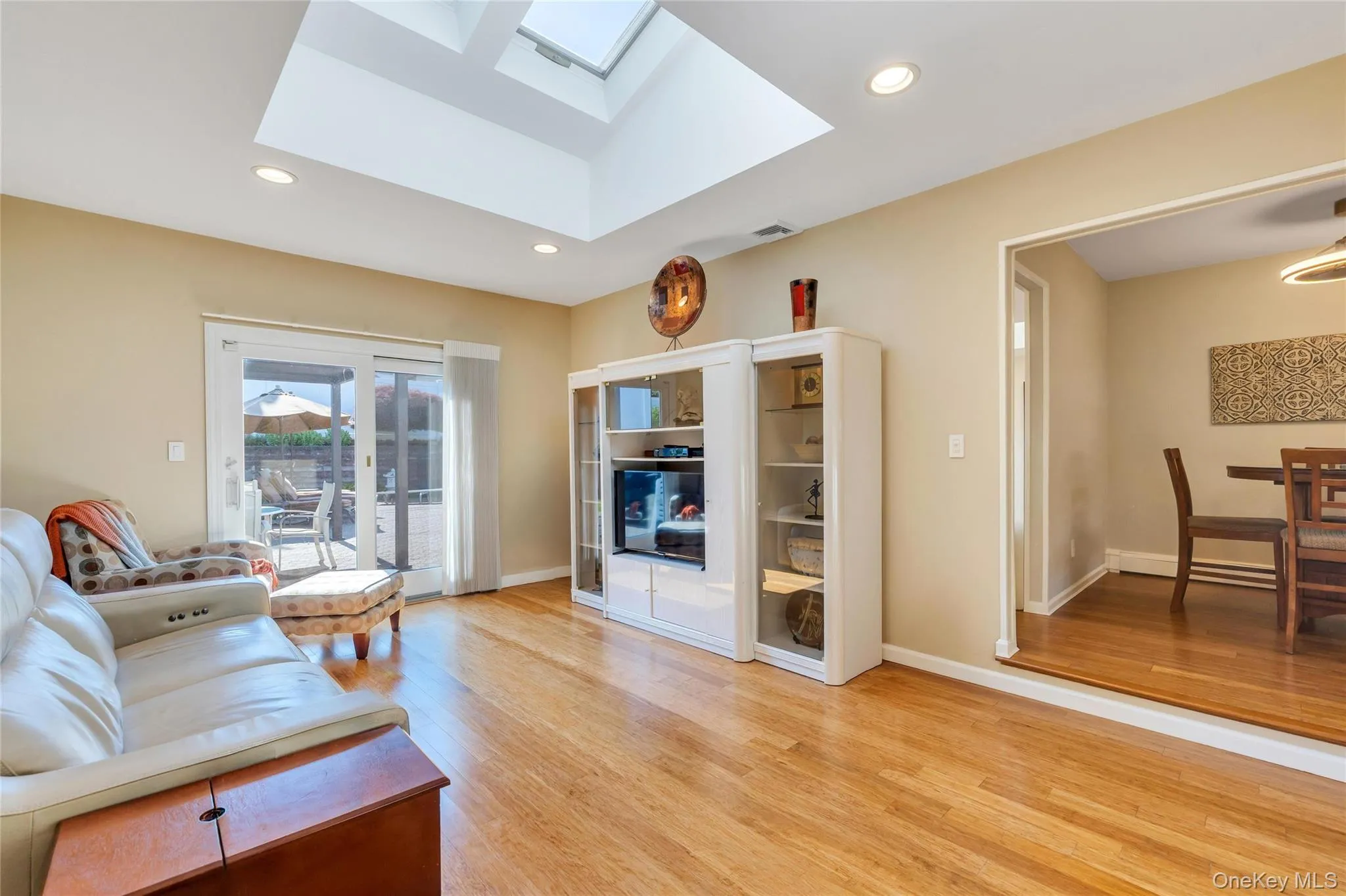 22 Dover Hill Drive, Smithtown, NY, 3 Bedrooms Bedrooms, 6 Rooms Rooms,2 BathroomsBathrooms,Residential,For Rent,Dover Hill,0,1020707 22 Dover Hill Drive, Smithtown, NY, 3 Bedrooms Bedrooms, 6 Rooms Rooms,2 BathroomsBathrooms,Residential,For Rent,Dover Hill,0,1020707