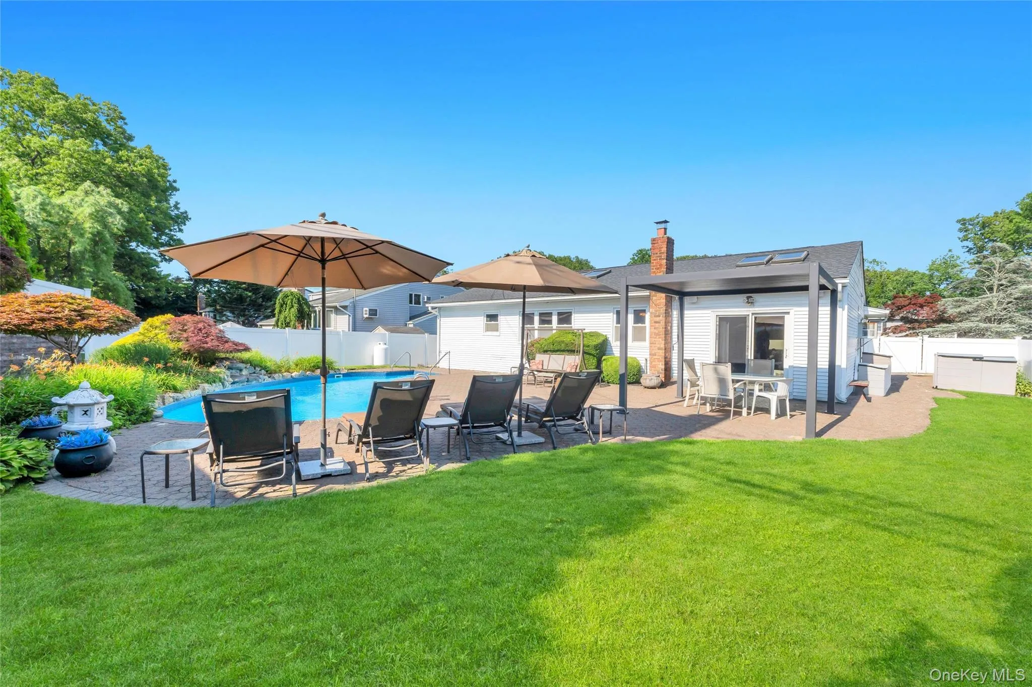 22 Dover Hill Drive, Smithtown, NY, 3 Bedrooms Bedrooms, 6 Rooms Rooms,2 BathroomsBathrooms,Residential,For Rent,Dover Hill,0,1020707 22 Dover Hill Drive, Smithtown, NY, 3 Bedrooms Bedrooms, 6 Rooms Rooms,2 BathroomsBathrooms,Residential,For Rent,Dover Hill,0,1020707