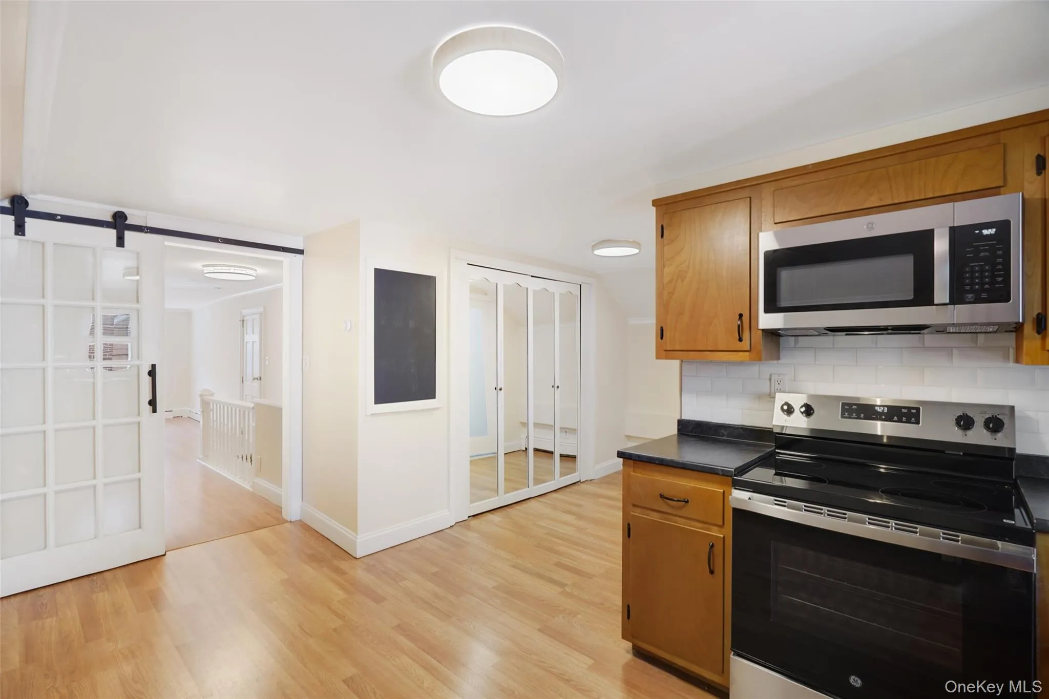EIK with stainless steel appliances EIK with stainless steel appliances