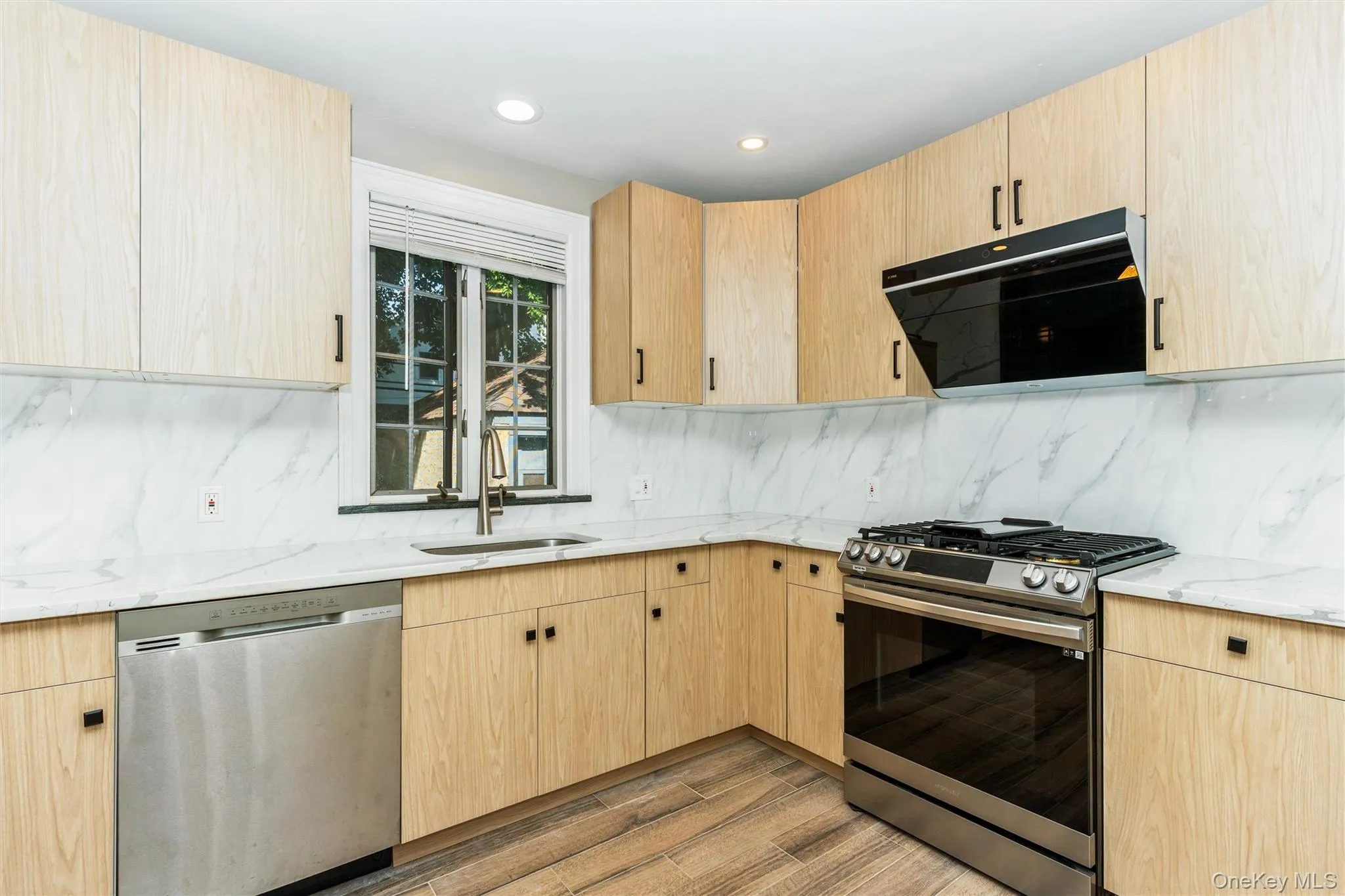 7 Bayview Terrace, North Hempstead, NY, 3 Bedrooms Bedrooms, 6 Rooms Rooms,3 BathroomsBathrooms,Residential Lease,For Rent,Bayview,0,1020715 7 Bayview Terrace, North Hempstead, NY, 3 Bedrooms Bedrooms, 6 Rooms Rooms,3 BathroomsBathrooms,Residential Lease,For Rent,Bayview,0,1020715