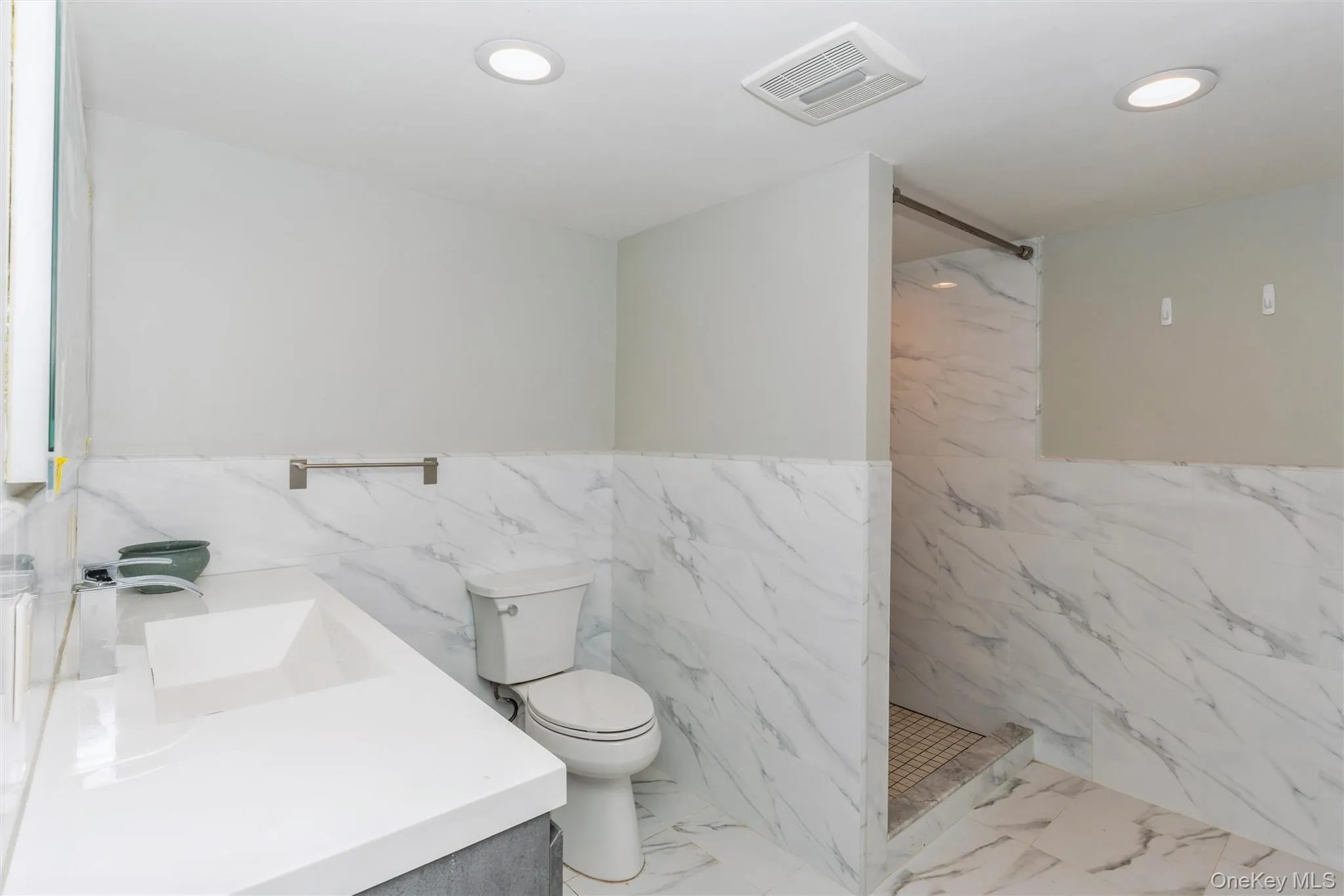 7 Bayview Terrace, North Hempstead, NY, 3 Bedrooms Bedrooms, 6 Rooms Rooms,3 BathroomsBathrooms,Residential Lease,For Rent,Bayview,0,1020715 7 Bayview Terrace, North Hempstead, NY, 3 Bedrooms Bedrooms, 6 Rooms Rooms,3 BathroomsBathrooms,Residential Lease,For Rent,Bayview,0,1020715