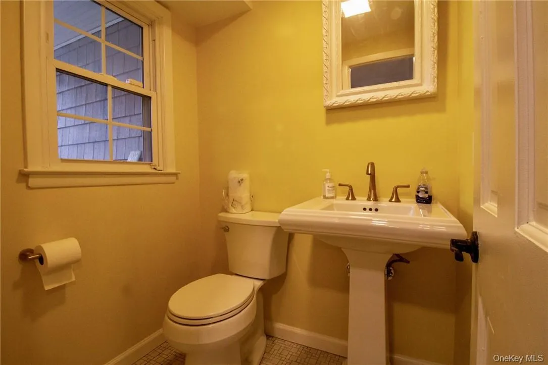 1/2 bath 1/2 bath