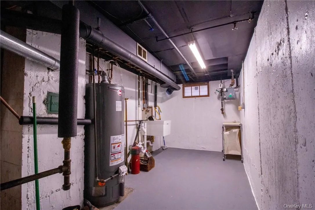 Basement/Utility room/Laundry Basement/Utility room/Laundry