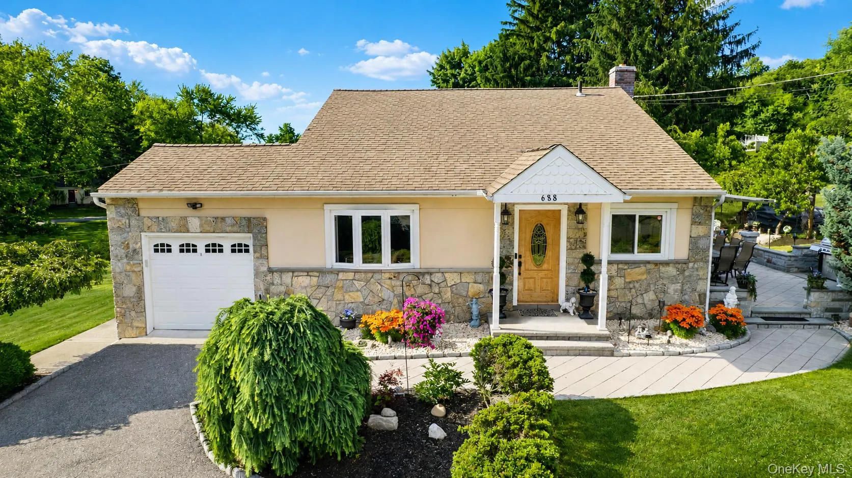 Another view of this meticulously maintained split-level Another view of this meticulously maintained split-level