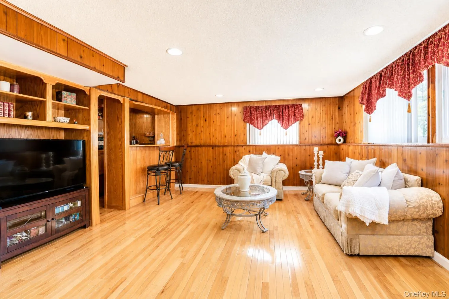 Basement w/custom bar. Basement w/custom bar.