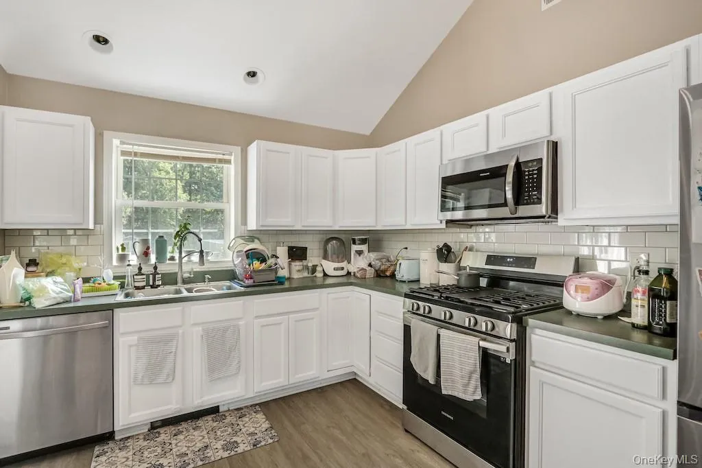 13 Jodphur Lane, Newburgh (town), NY, 4 Bedrooms Bedrooms, 9 Rooms Rooms,2 BathroomsBathrooms,Residential,For Rent,Jodphur,0,1020722 13 Jodphur Lane, Newburgh (town), NY, 4 Bedrooms Bedrooms, 9 Rooms Rooms,2 BathroomsBathrooms,Residential,For Rent,Jodphur,0,1020722