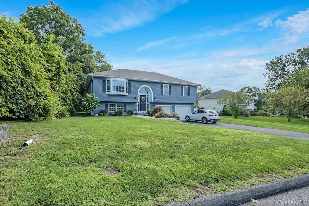 13 Jodphur Lane, Newburgh (town), NY, 4 Bedrooms Bedrooms, 9 Rooms Rooms,2 BathroomsBathrooms,Residential,For Rent,Jodphur,0,1020722 13 Jodphur Lane, Newburgh (town), NY, 4 Bedrooms Bedrooms, 9 Rooms Rooms,2 BathroomsBathrooms,Residential,For Rent,Jodphur,0,1020722