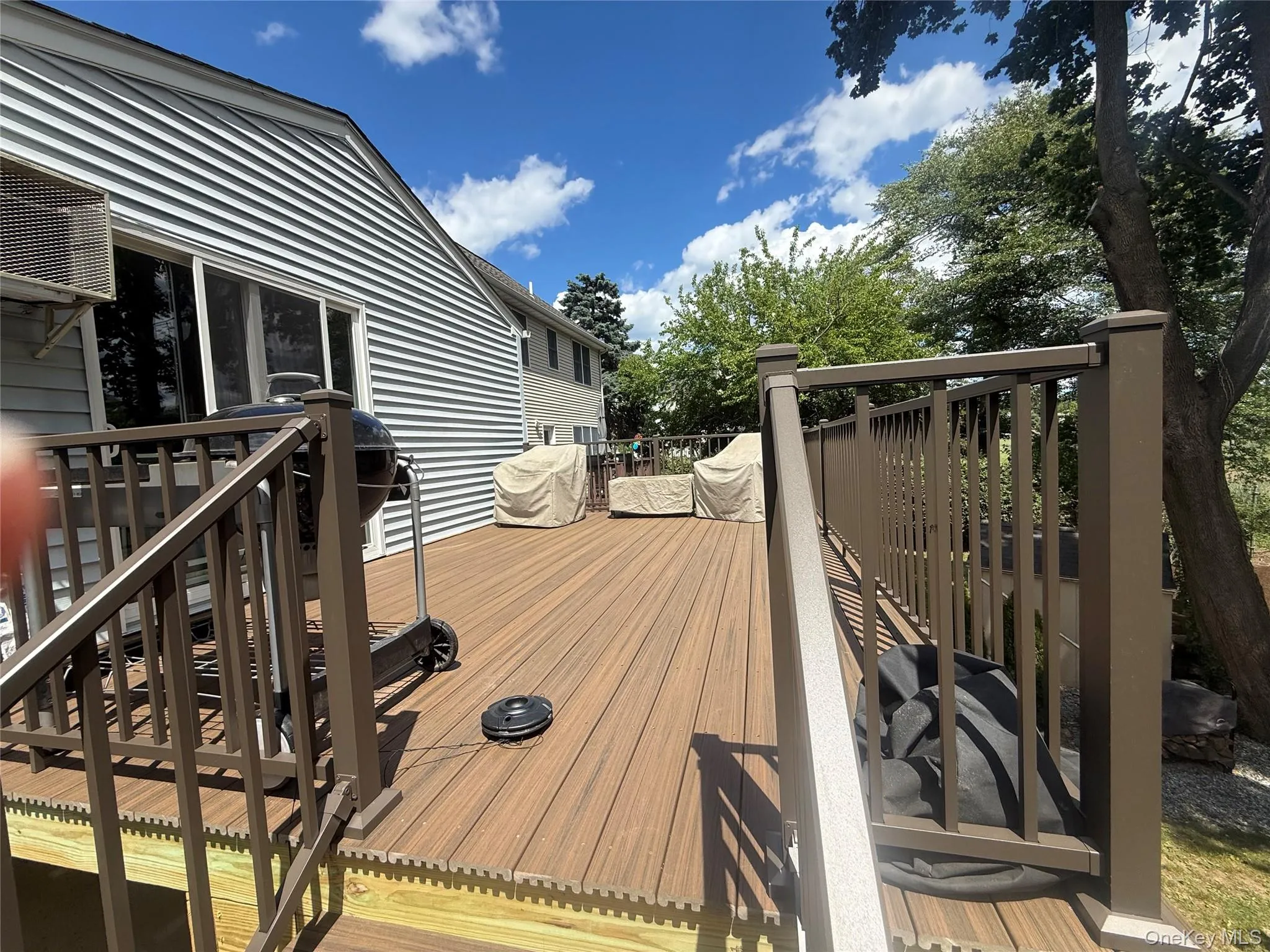 Enjoy a Brand New Deck, New Garage Door Mechanism and Upgraded Landscaping! Enjoy a Brand New Deck, New Garage Door Mechanism and Upgraded Landscaping!