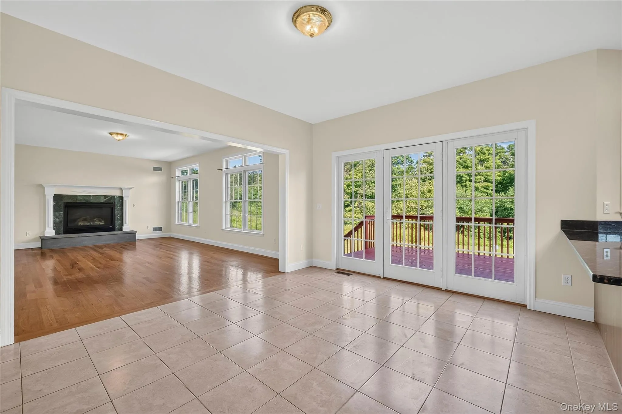 Eat in KItchen open to Family Rm Eat in KItchen open to Family Rm