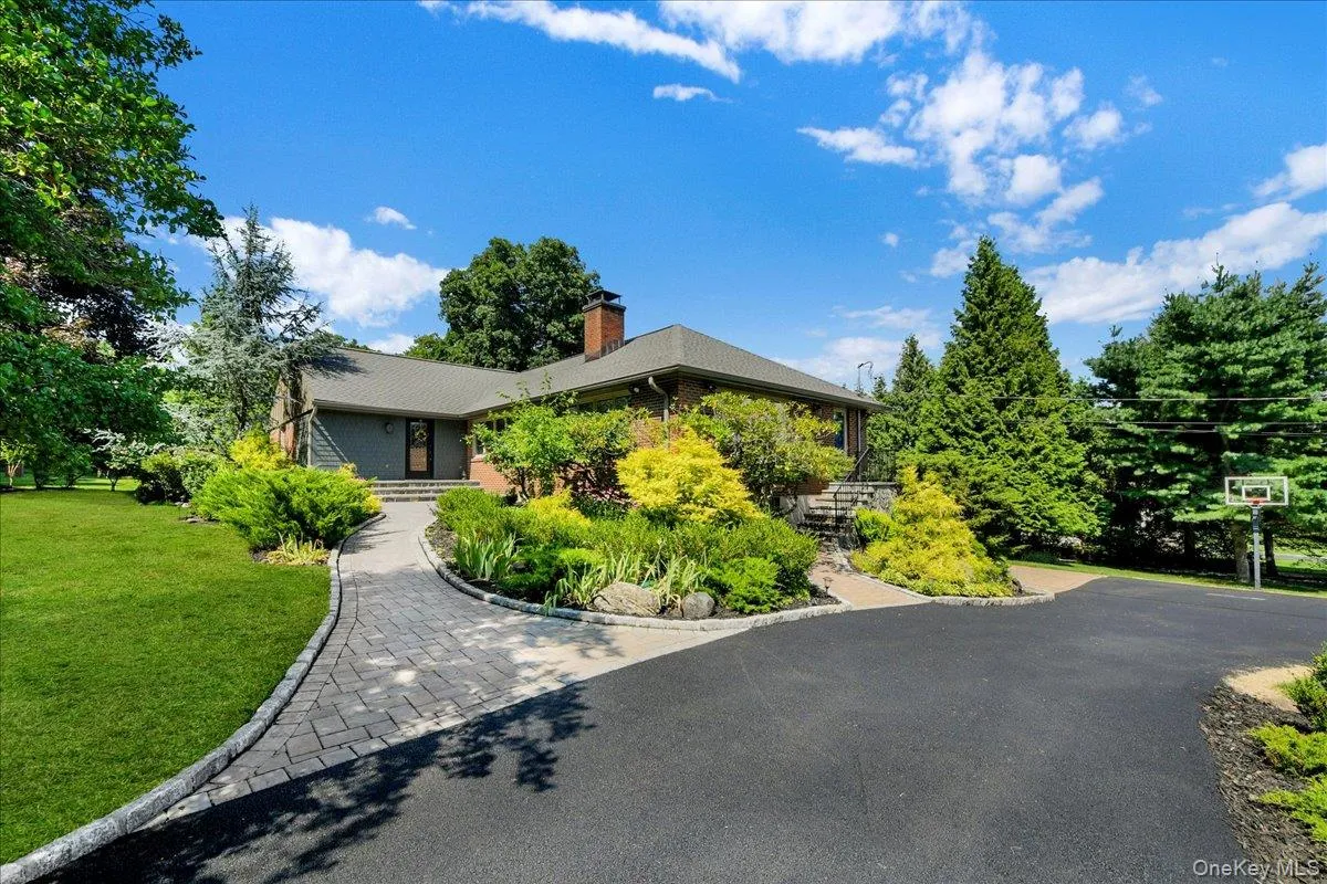 236 Westlake Drive, Mount Pleasant, NY, 4 Bedrooms Bedrooms, 11 Rooms Rooms,3 BathroomsBathrooms,Residential,For Rent,Westlake,0,1020739 236 Westlake Drive, Mount Pleasant, NY, 4 Bedrooms Bedrooms, 11 Rooms Rooms,3 BathroomsBathrooms,Residential,For Rent,Westlake,0,1020739