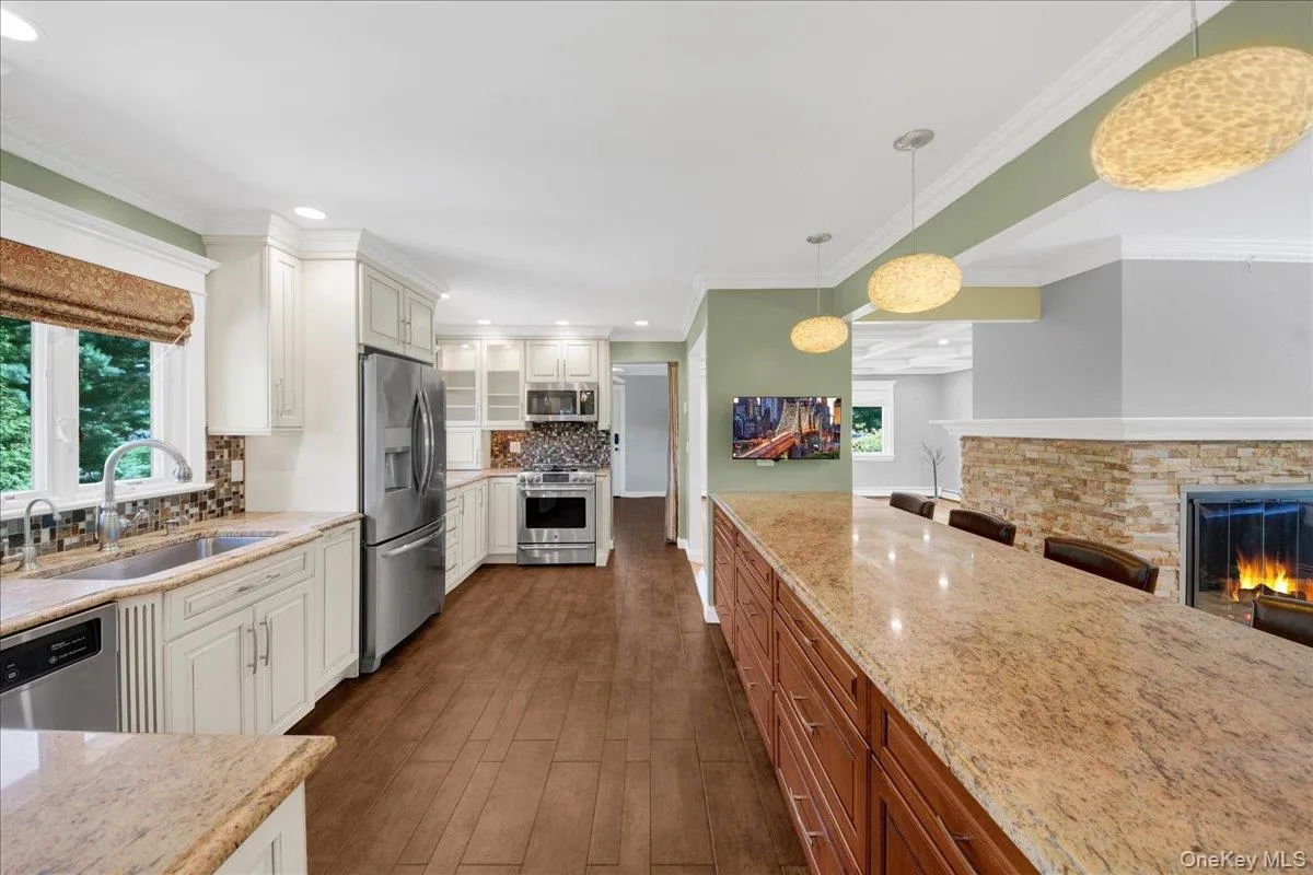 Beautiful chefs kitchen with granite countertops and stainless steel appliances. Beautiful chefs kitchen with granite countertops and stainless steel appliances.