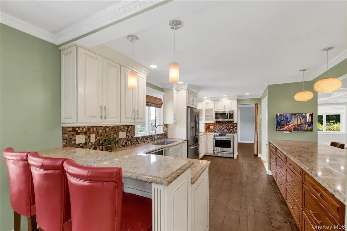 Beautiful chefs kitchen with granite countertops and stainless steel appliances. Beautiful chefs kitchen with granite countertops and stainless steel appliances.