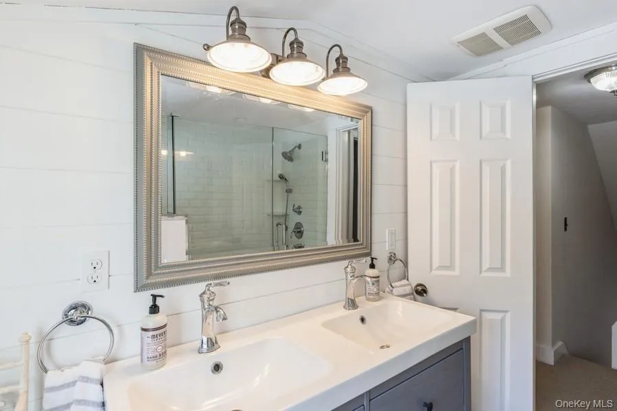 24 Woodland Avenue, Southampton, NY, 4 Bedrooms Bedrooms, 7 Rooms Rooms,2 BathroomsBathrooms,Residential Lease,For Rent,Woodland,0,1020742 24 Woodland Avenue, Southampton, NY, 4 Bedrooms Bedrooms, 7 Rooms Rooms,2 BathroomsBathrooms,Residential Lease,For Rent,Woodland,0,1020742