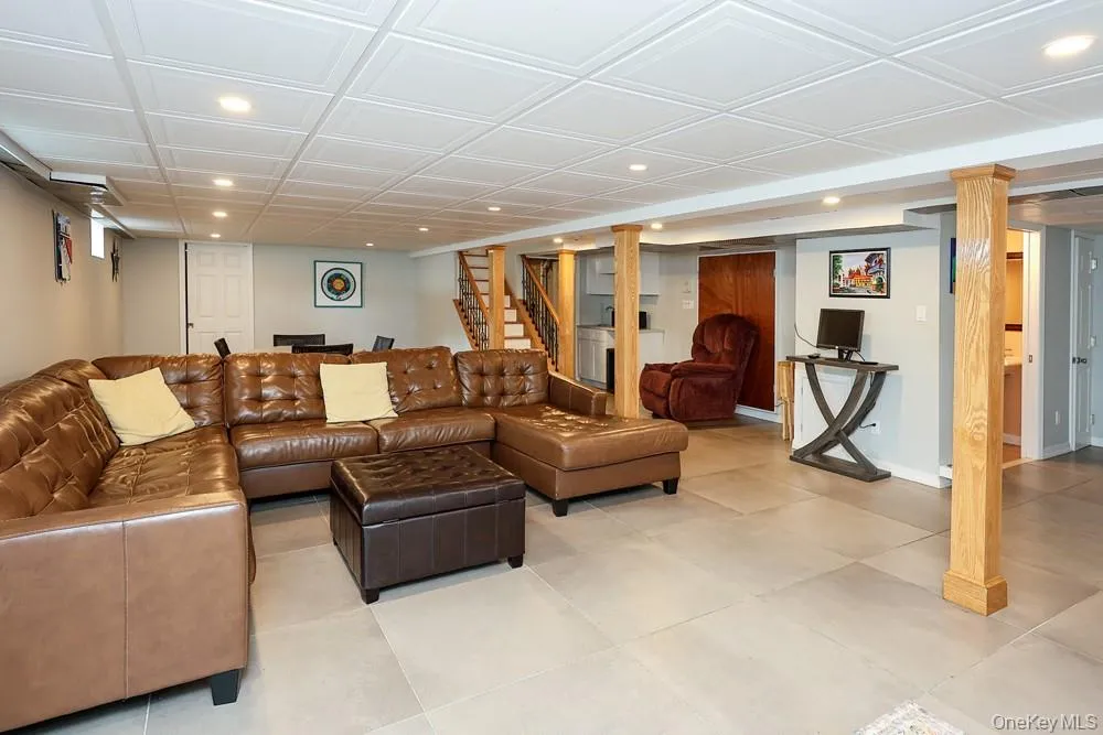 41 Cambria Road, Oyster Bay, NY, 4 Bedrooms Bedrooms, 7 Rooms Rooms,3 BathroomsBathrooms,Residential,For Rent,Cambria,0,1020752 41 Cambria Road, Oyster Bay, NY, 4 Bedrooms Bedrooms, 7 Rooms Rooms,3 BathroomsBathrooms,Residential,For Rent,Cambria,0,1020752