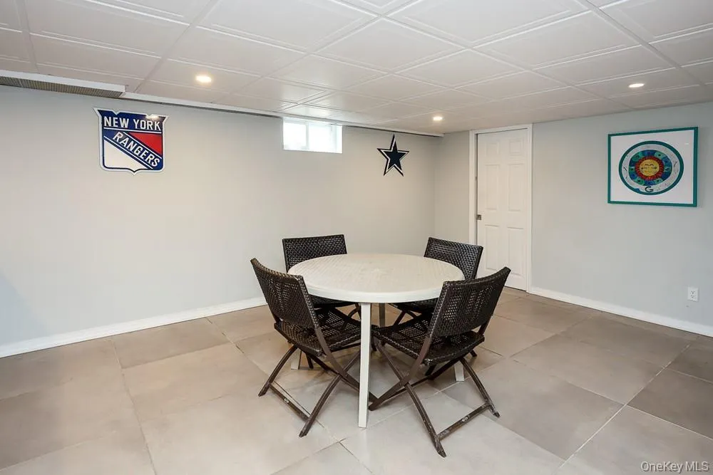 41 Cambria Road, Oyster Bay, NY, 4 Bedrooms Bedrooms, 7 Rooms Rooms,3 BathroomsBathrooms,Residential,For Rent,Cambria,0,1020752 41 Cambria Road, Oyster Bay, NY, 4 Bedrooms Bedrooms, 7 Rooms Rooms,3 BathroomsBathrooms,Residential,For Rent,Cambria,0,1020752