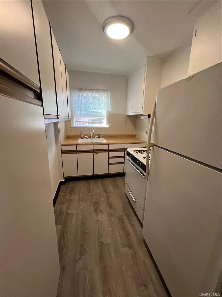 1833 Palmer Avenue, Mamaroneck, NY, 1 Bedroom Bedrooms, 4 Rooms Rooms,1 BathroomBathrooms,Residential Lease,For Rent,Palmer,0,1020755 1833 Palmer Avenue, Mamaroneck, NY, 1 Bedroom Bedrooms, 4 Rooms Rooms,1 BathroomBathrooms,Residential Lease,For Rent,Palmer,0,1020755