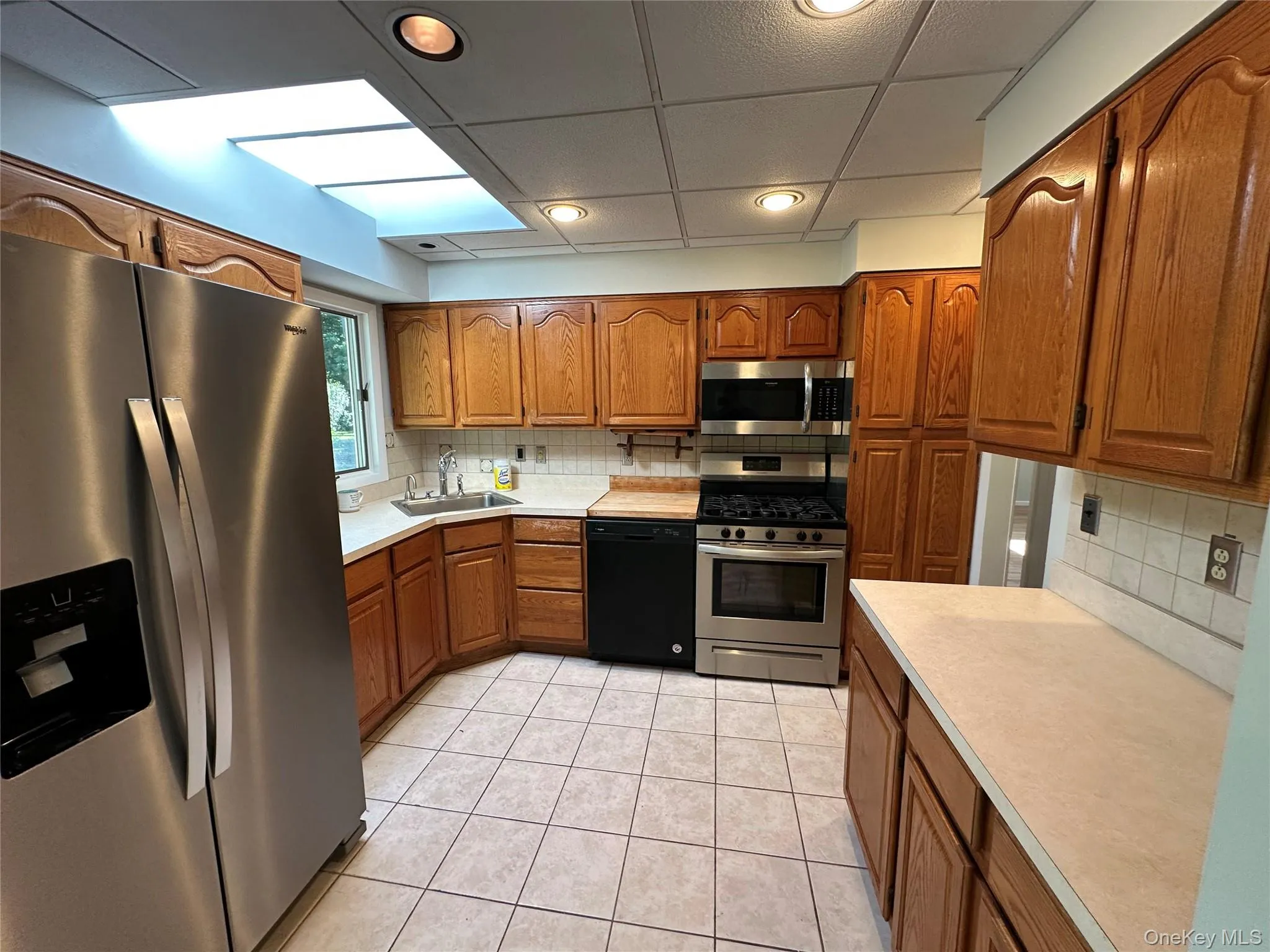 Young Appliances, Refrigerator with water and ice maker Young Appliances, Refrigerator with water and ice maker