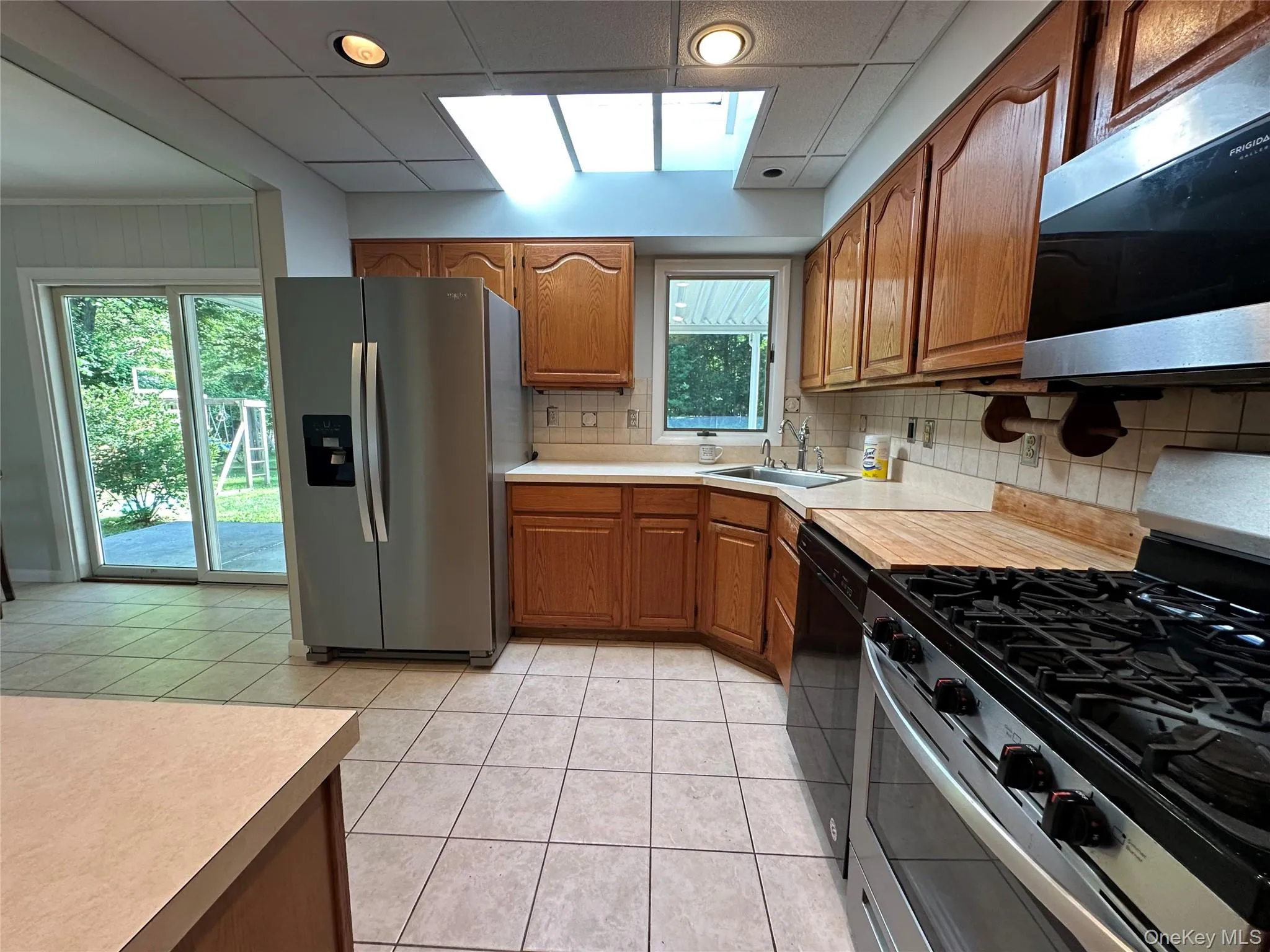Young Appliances, Refrigerator with water and ice maker Young Appliances, Refrigerator with water and ice maker