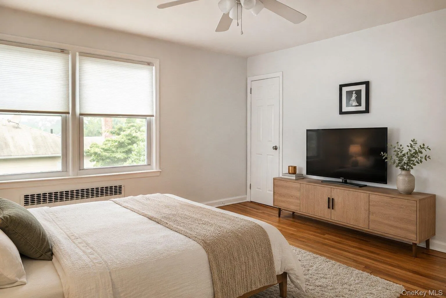 121 Manhasset Avenue, North Hempstead, NY, 3 Bedrooms Bedrooms, 6 Rooms Rooms,2 BathroomsBathrooms,Residential Lease,For Rent,Manhasset,0,1020766 121 Manhasset Avenue, North Hempstead, NY, 3 Bedrooms Bedrooms, 6 Rooms Rooms,2 BathroomsBathrooms,Residential Lease,For Rent,Manhasset,0,1020766