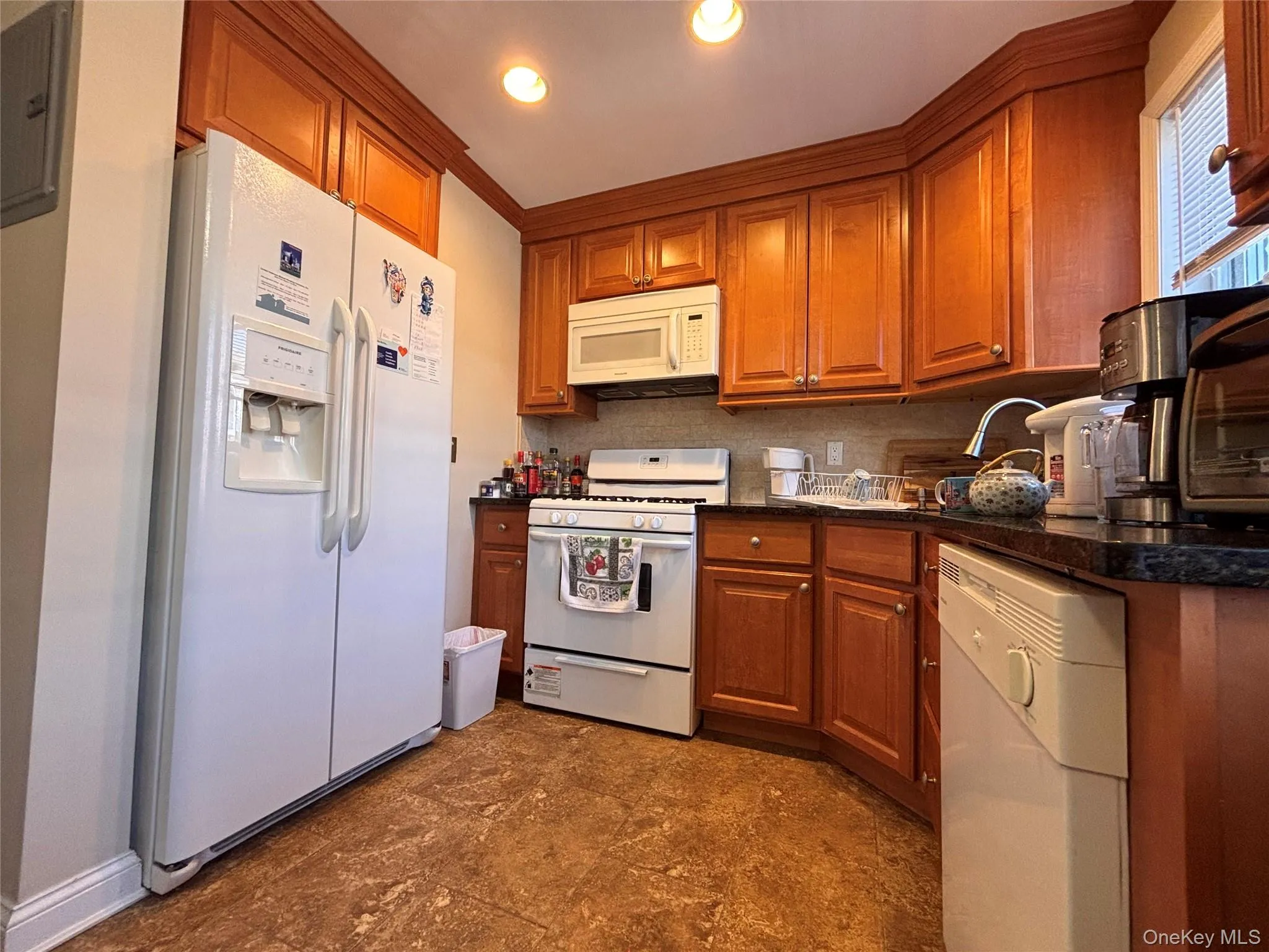 224-14 Hillside Avenue, New York, NY, 2 Bedrooms Bedrooms, 4 Rooms Rooms,1 BathroomBathrooms,Residential,For Rent,Hillside,0,1020775 224-14 Hillside Avenue, New York, NY, 2 Bedrooms Bedrooms, 4 Rooms Rooms,1 BathroomBathrooms,Residential,For Rent,Hillside,0,1020775